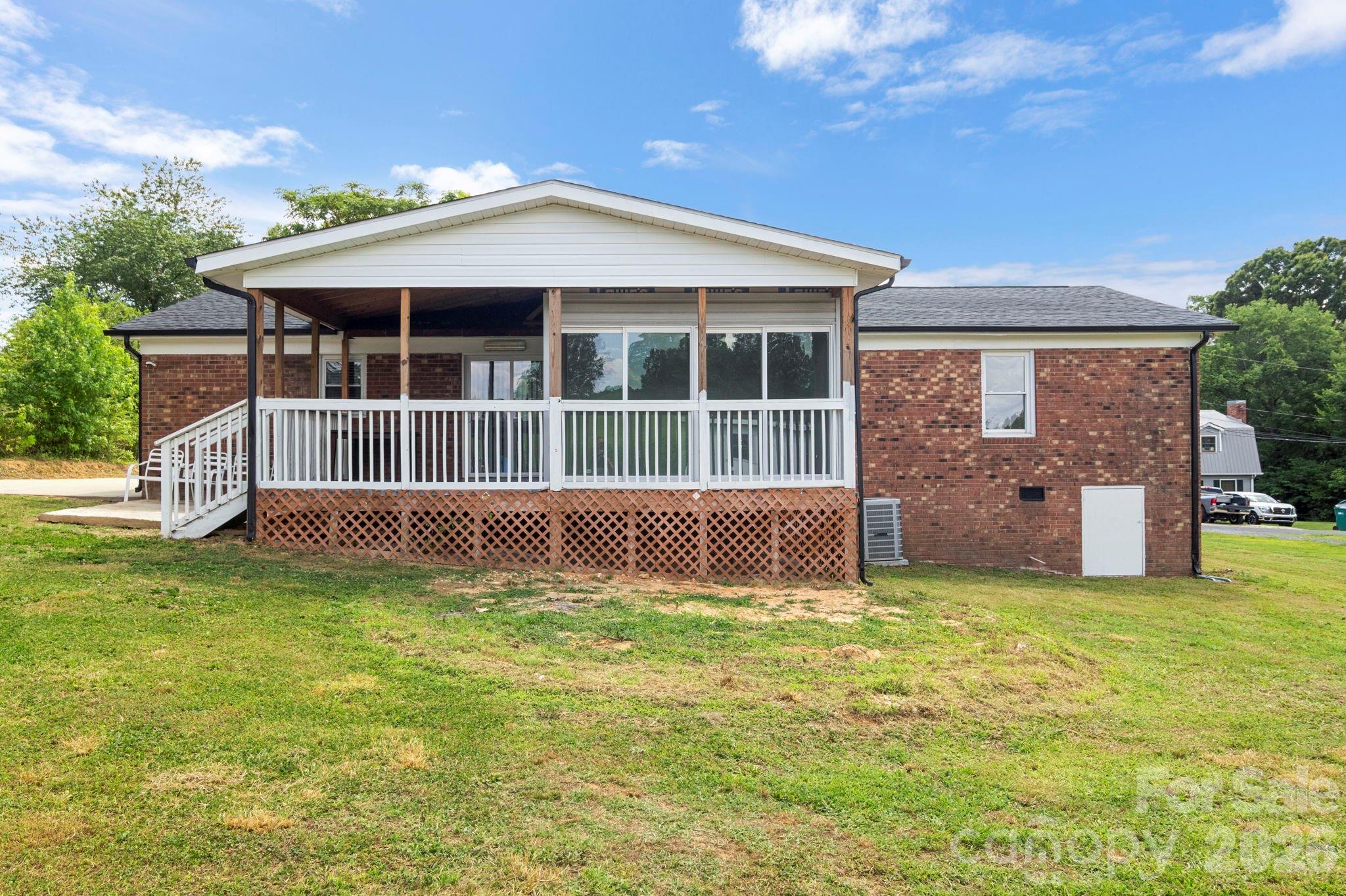 904 Long Street — Oakboro