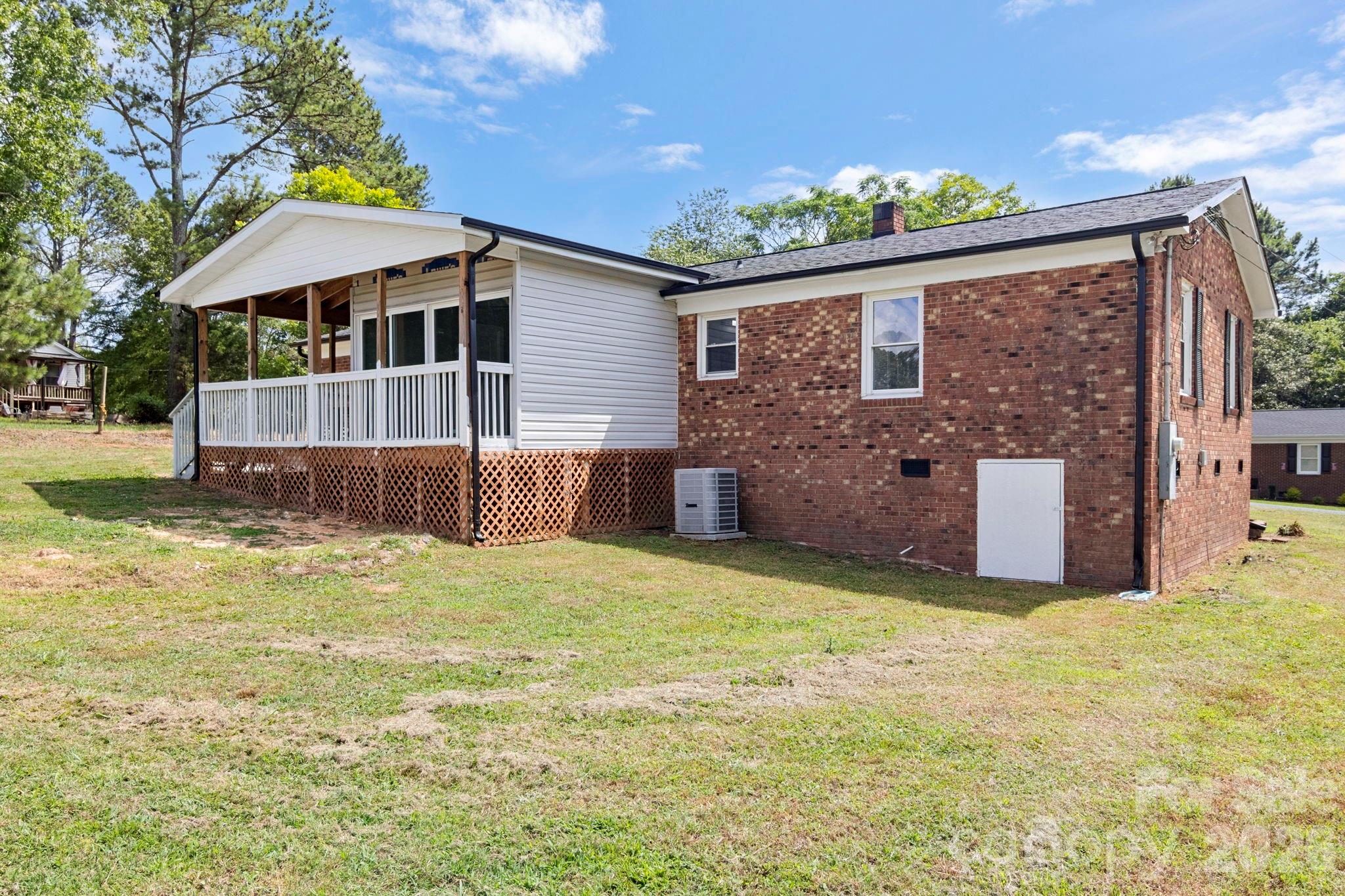 904 Long Street — Oakboro