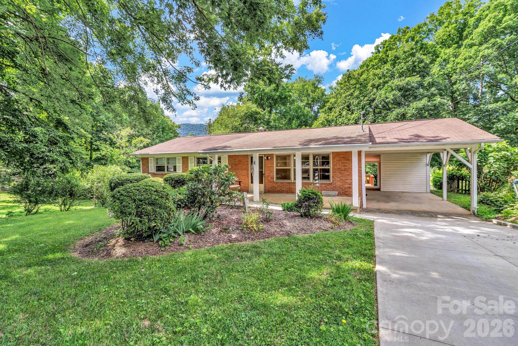 67 Wagon Road — Asheville