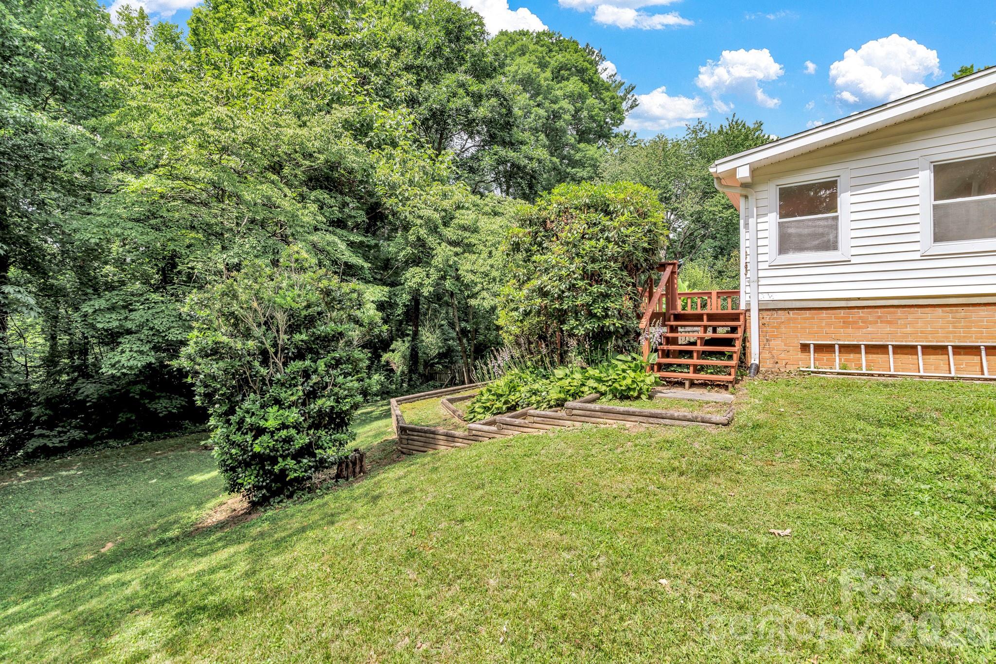 67 Wagon Road — Asheville