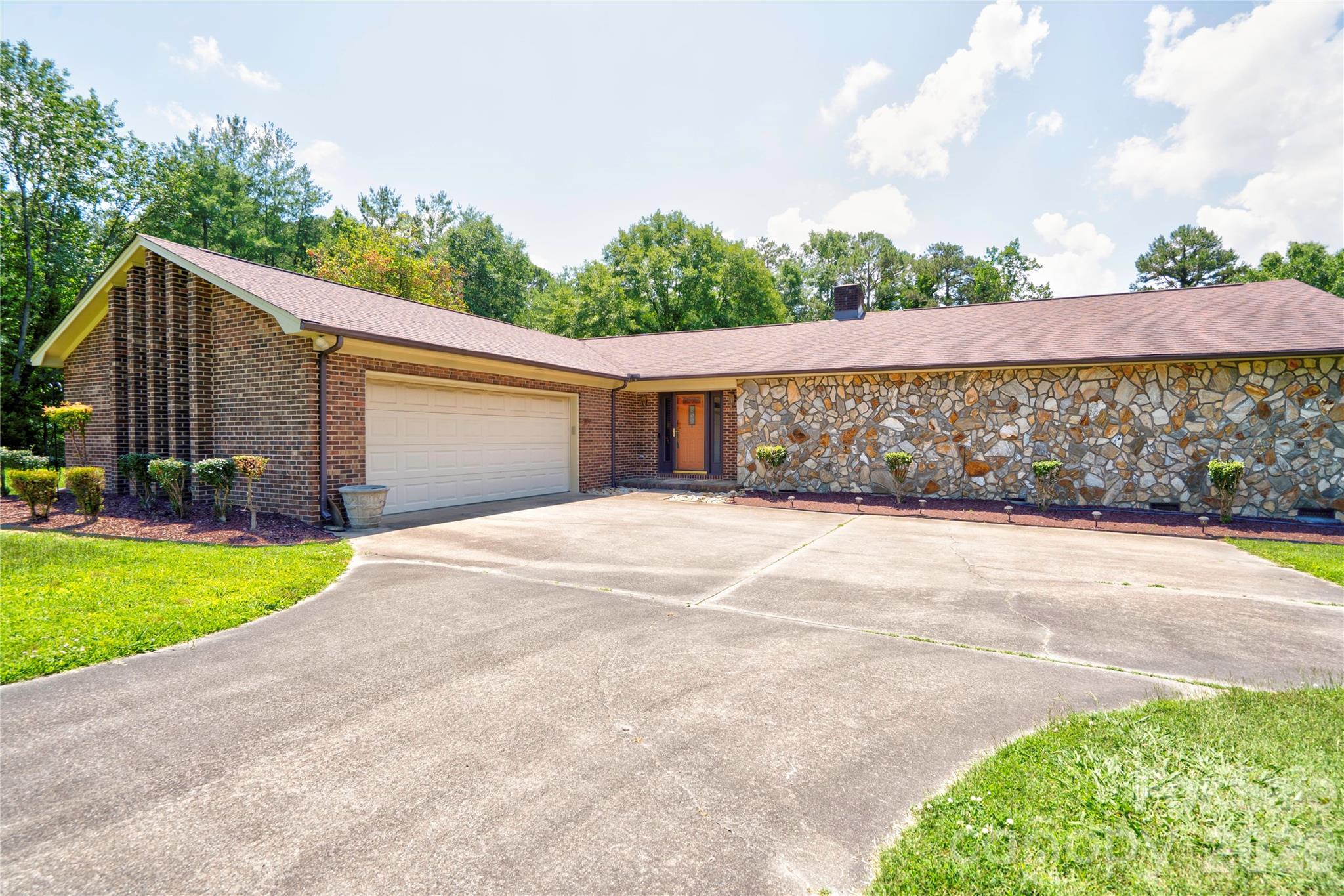246 Putnam Lake Road — Kings Mountain