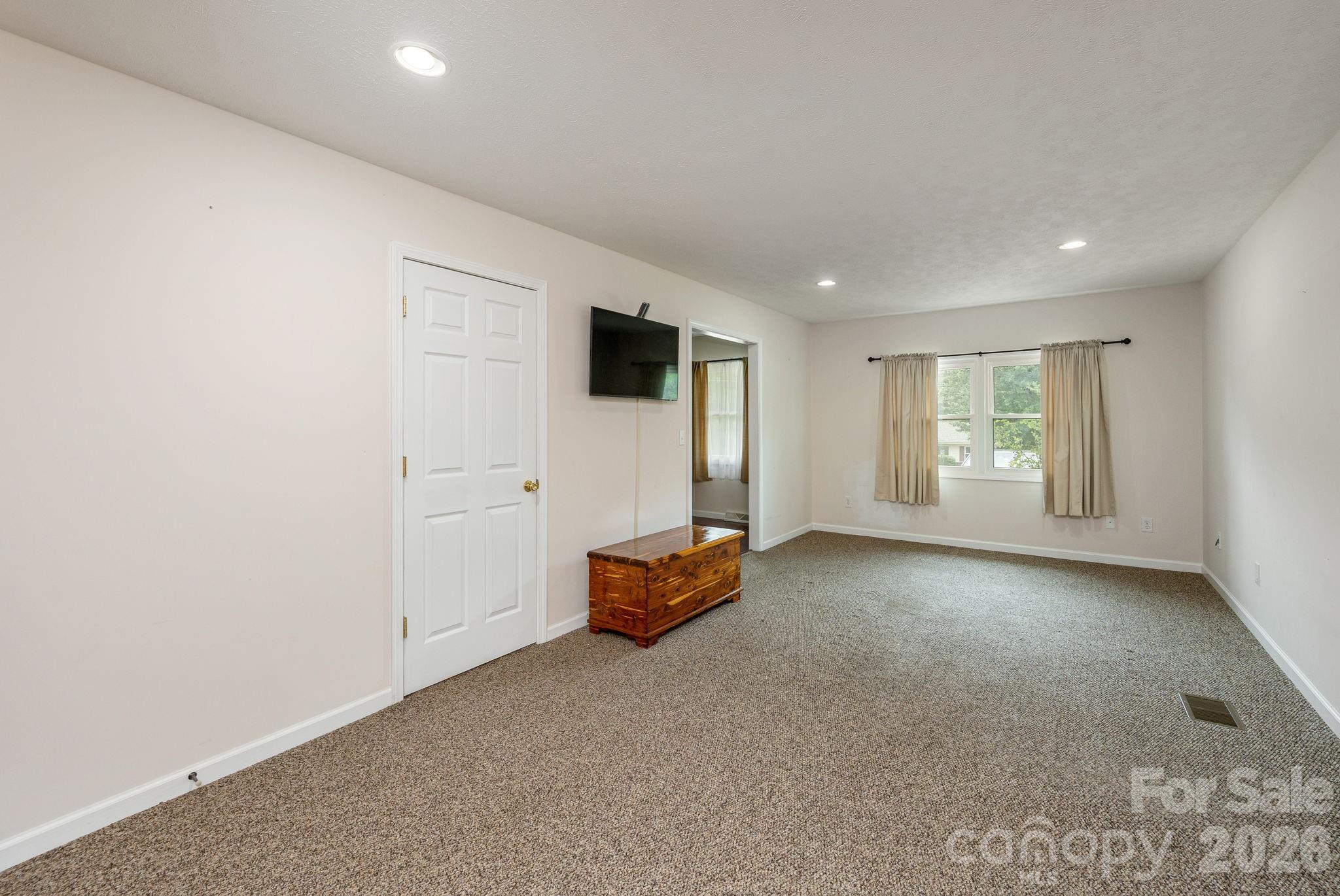 107 MAYWOOD Road — Hendersonville