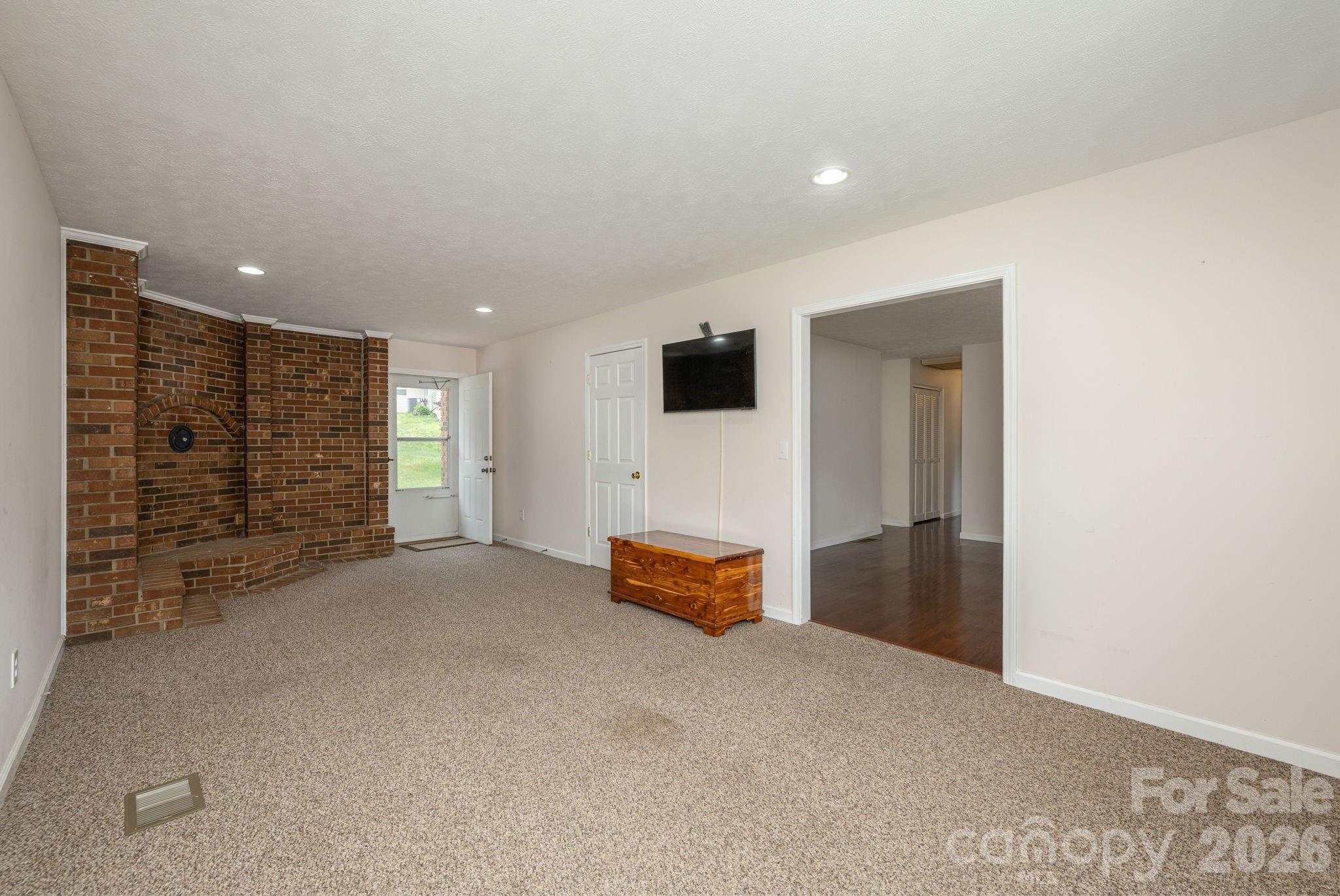 107 MAYWOOD Road — Hendersonville