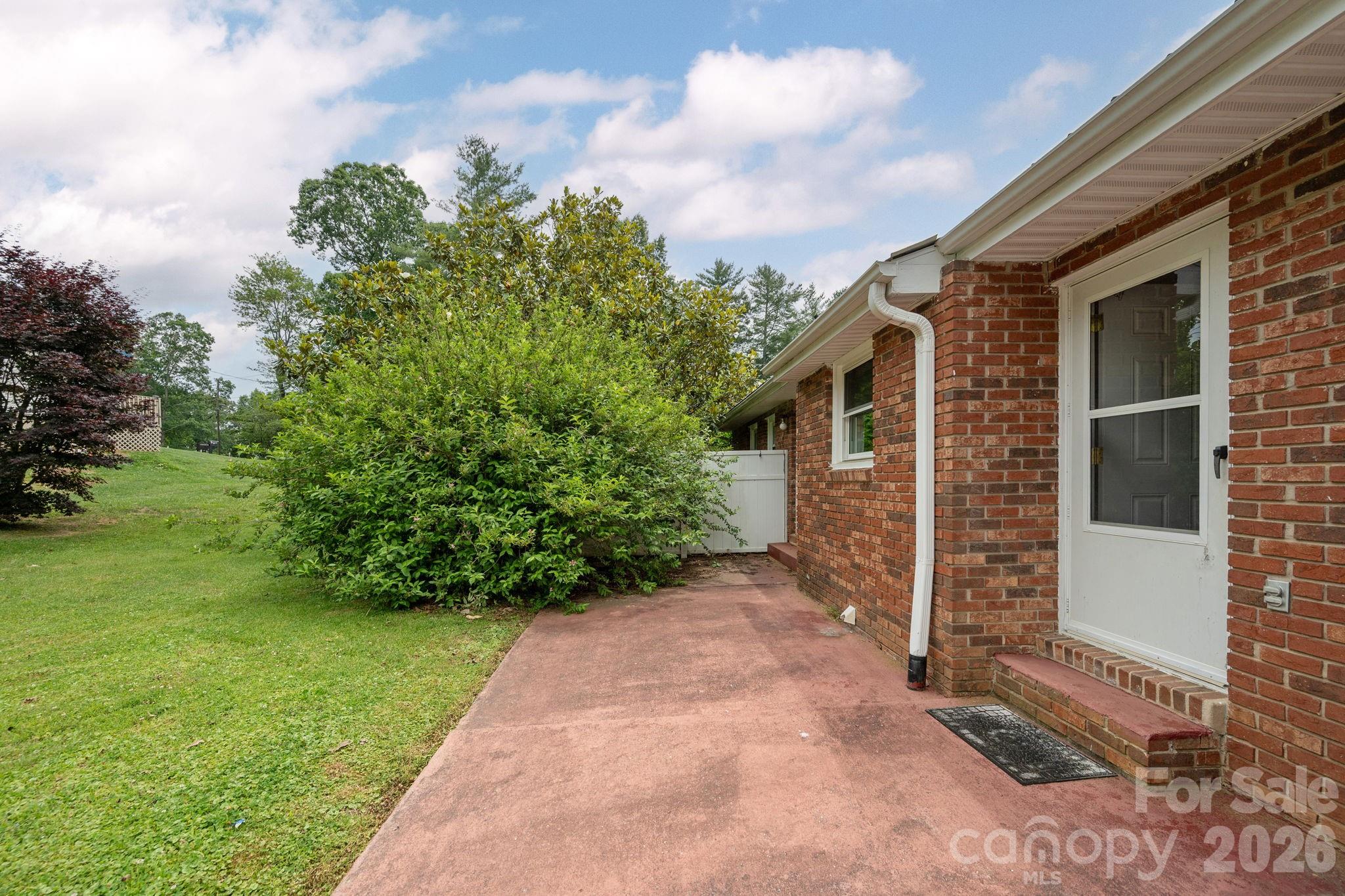 107 MAYWOOD Road — Hendersonville