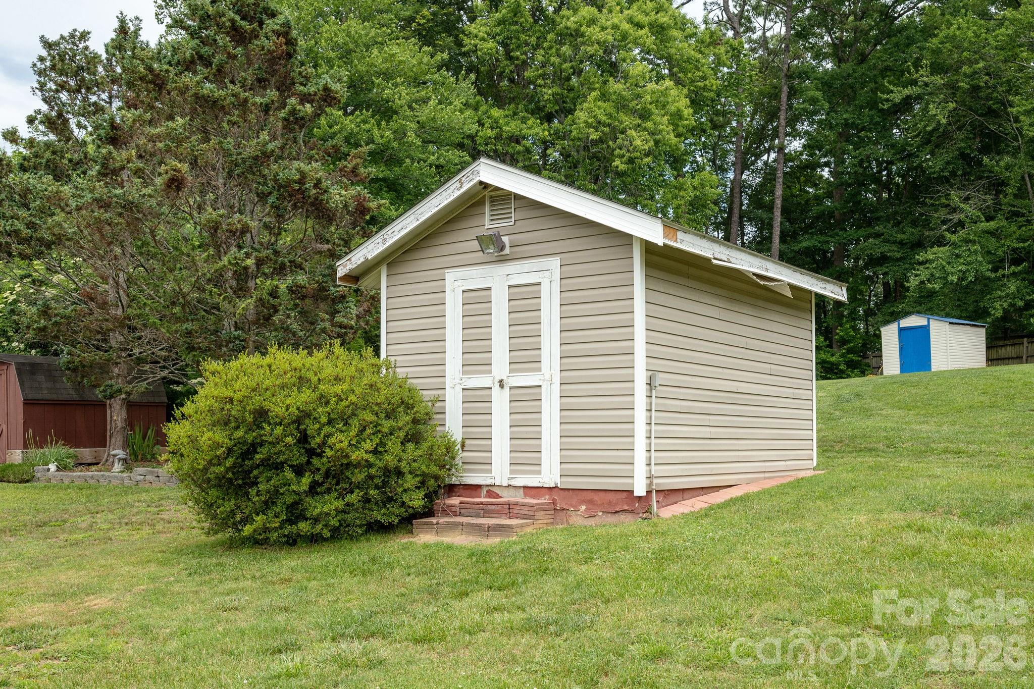 107 MAYWOOD Road — Hendersonville