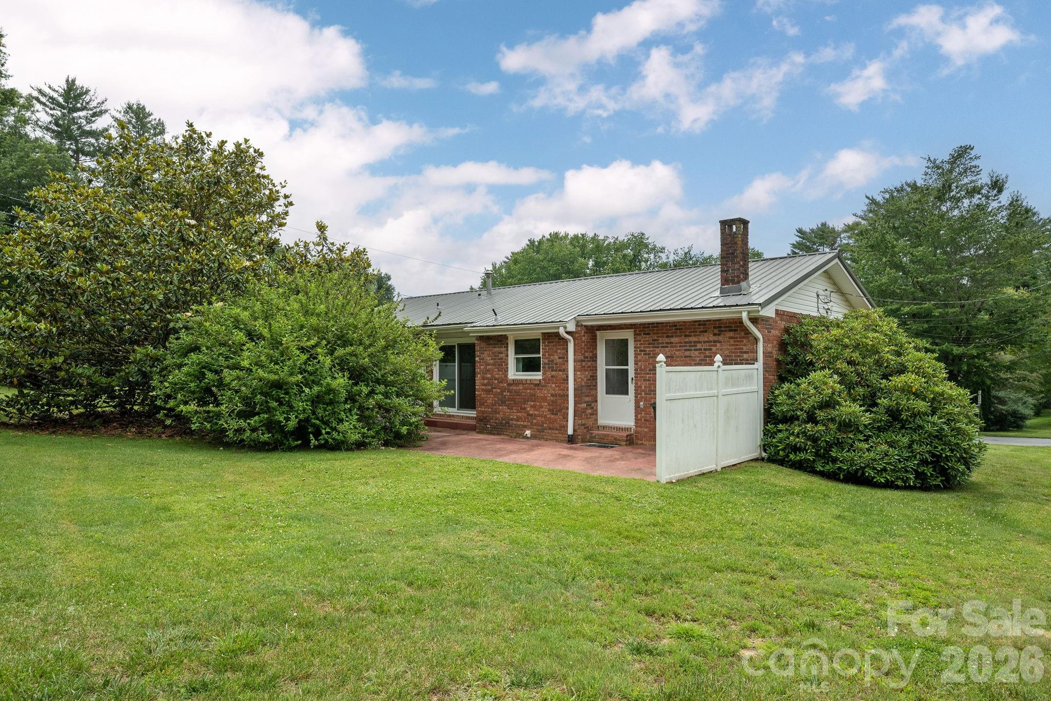107 MAYWOOD Road — Hendersonville