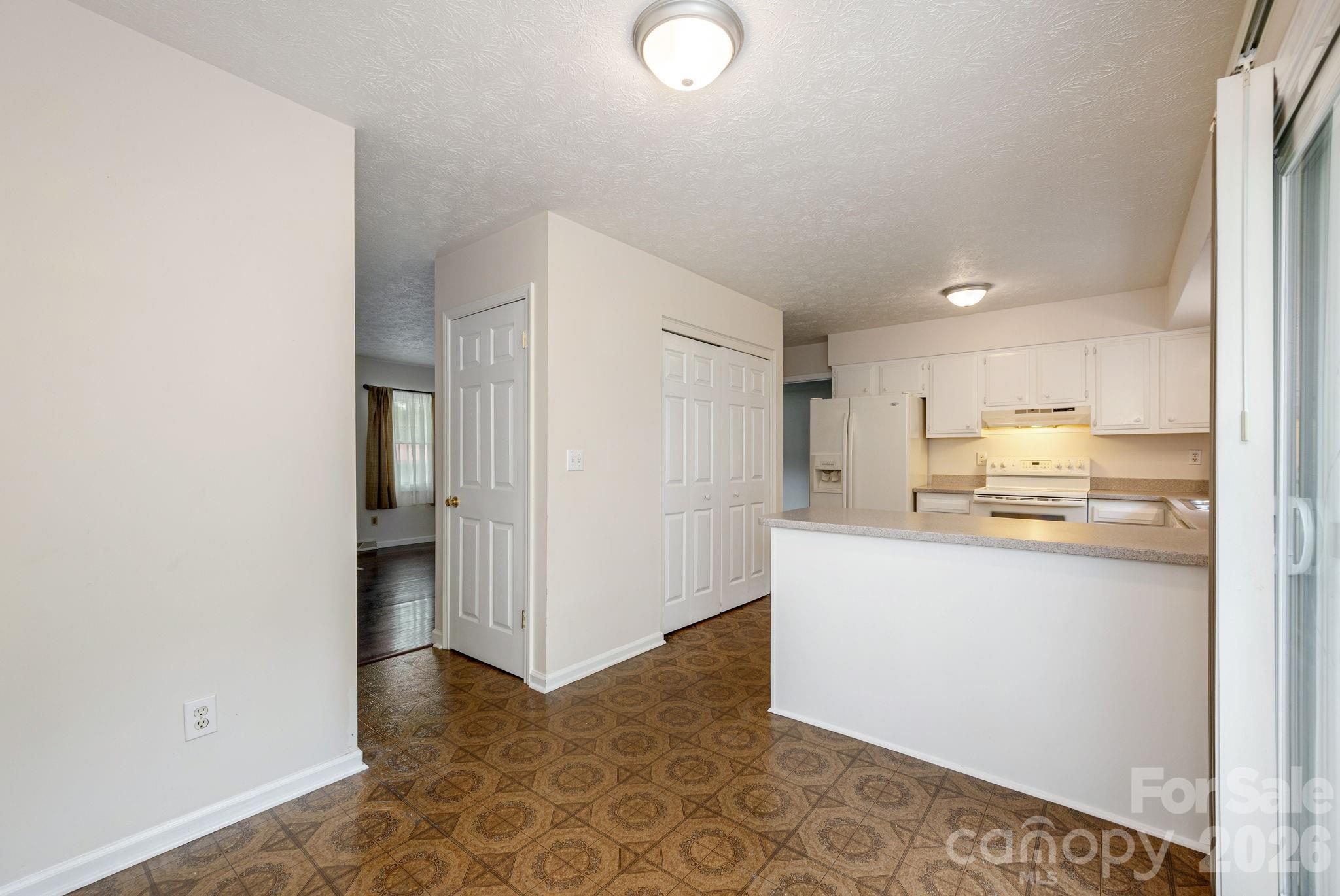 107 MAYWOOD Road — Hendersonville