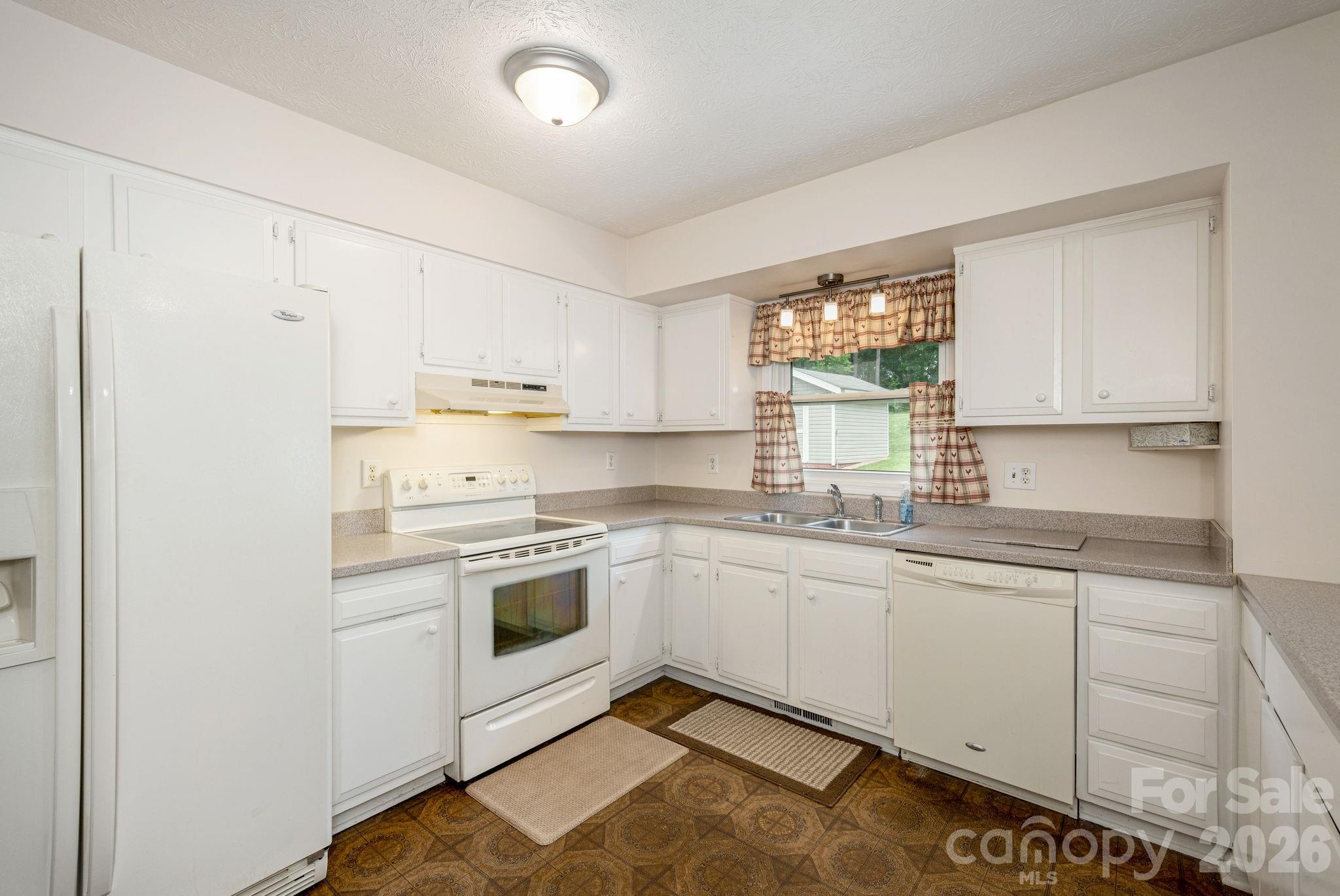 107 MAYWOOD Road — Hendersonville