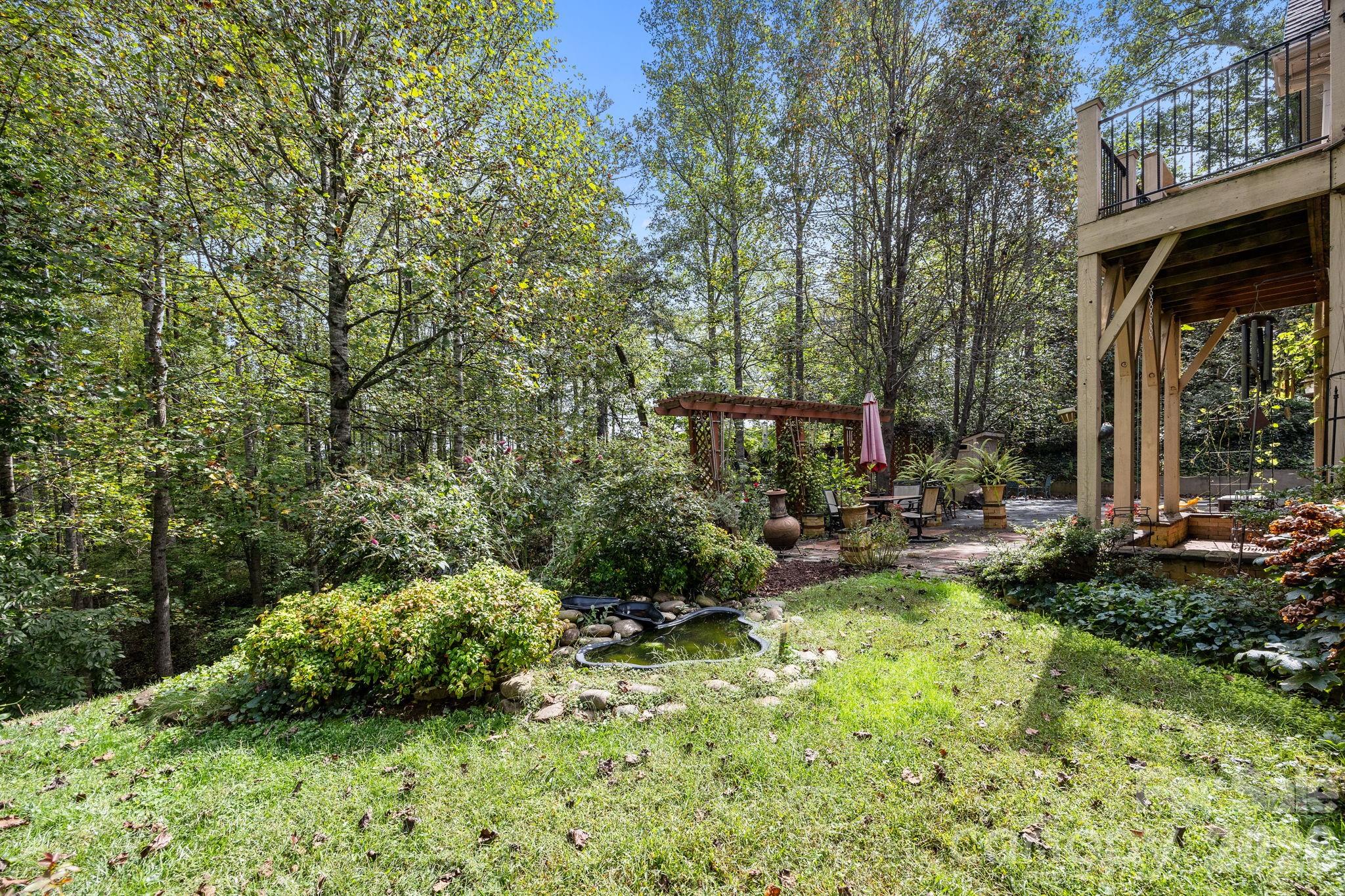 40 Mountain Shadows Drive — Leicester