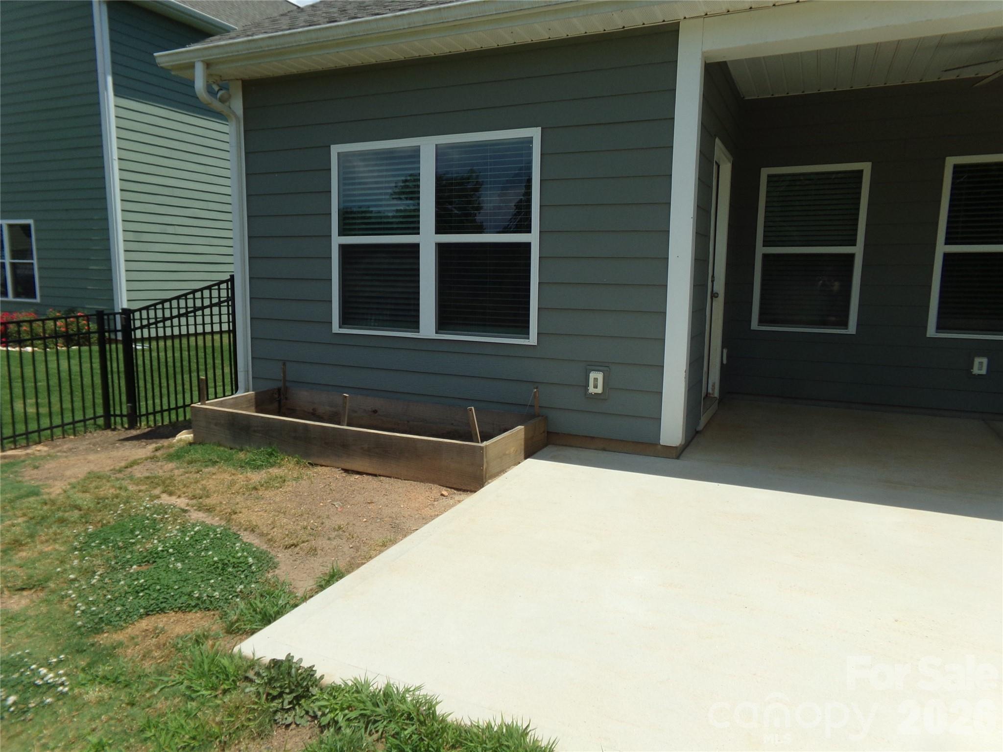 517 Ardsley Drive — Locust