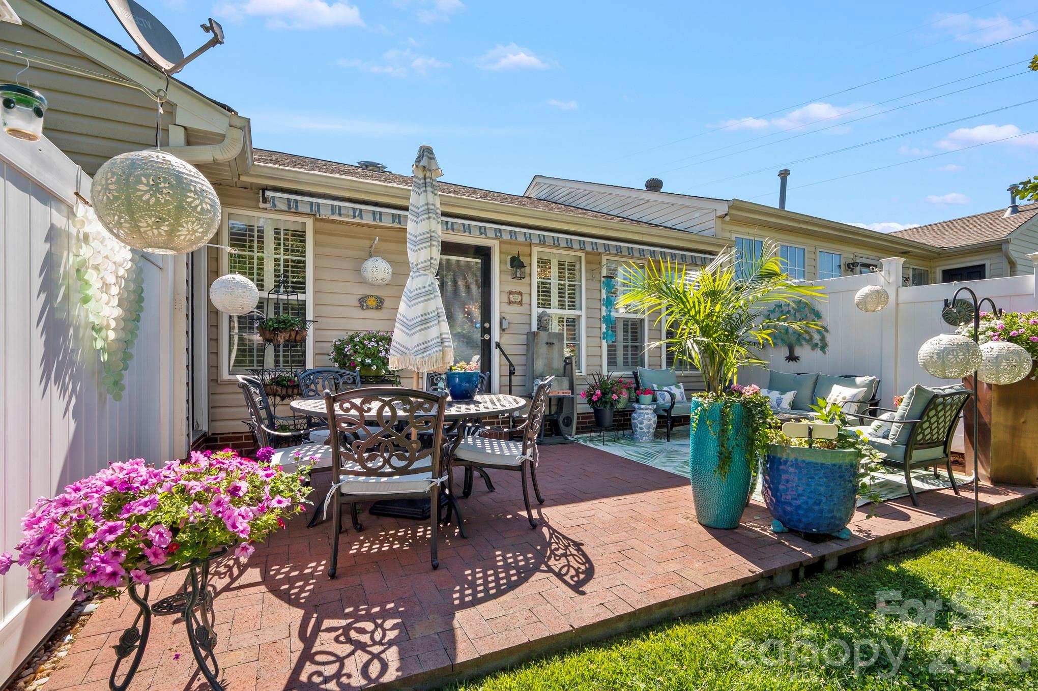 222 Troonsway Road — Winston Salem