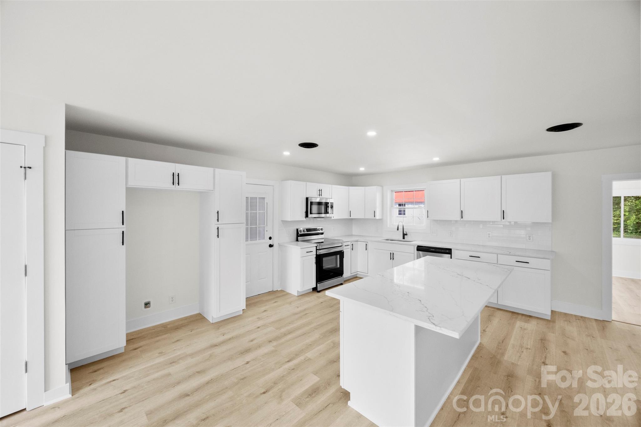 5421 Maplewood Lane — Charlotte