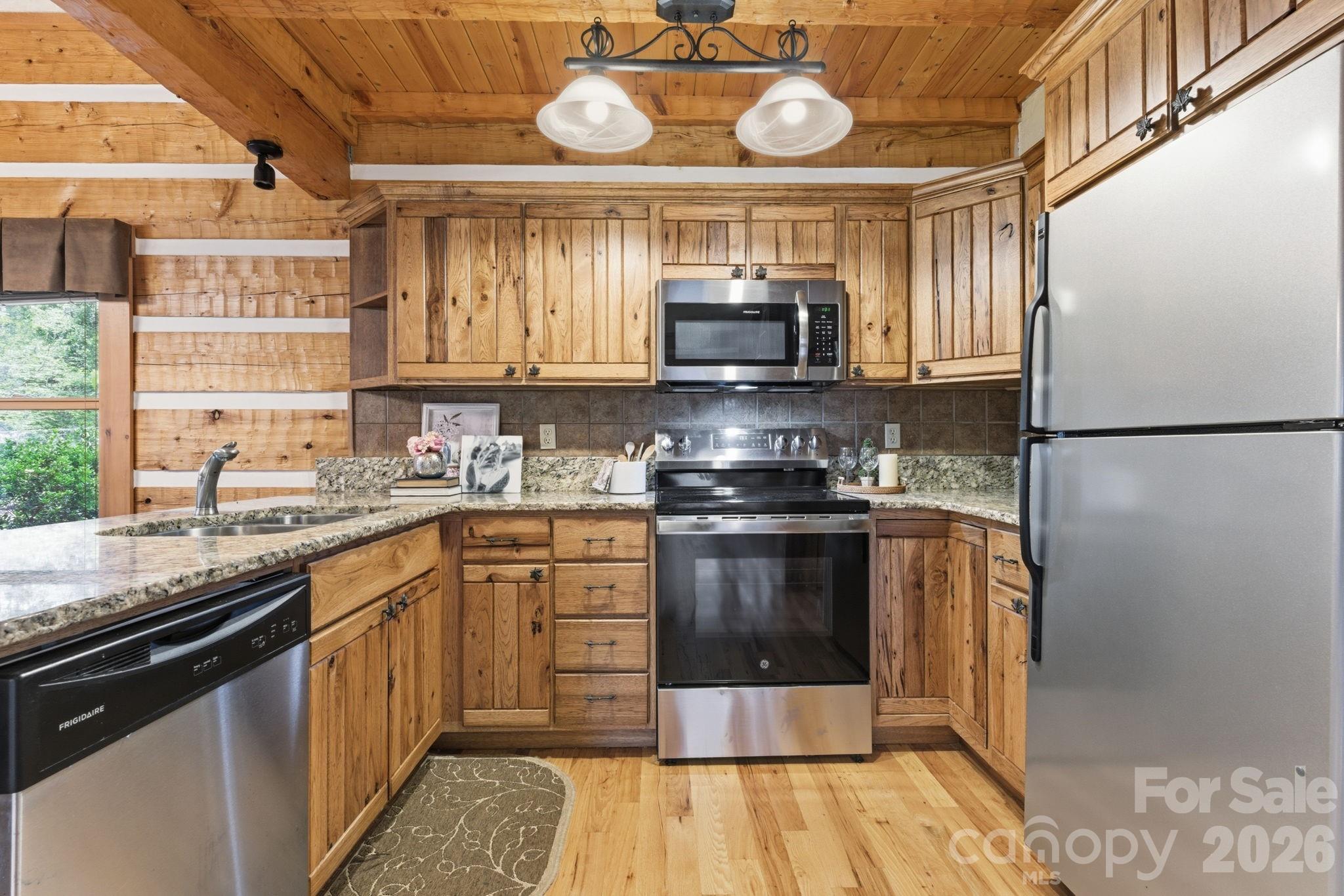 18 Rachels Circle — Maggie Valley