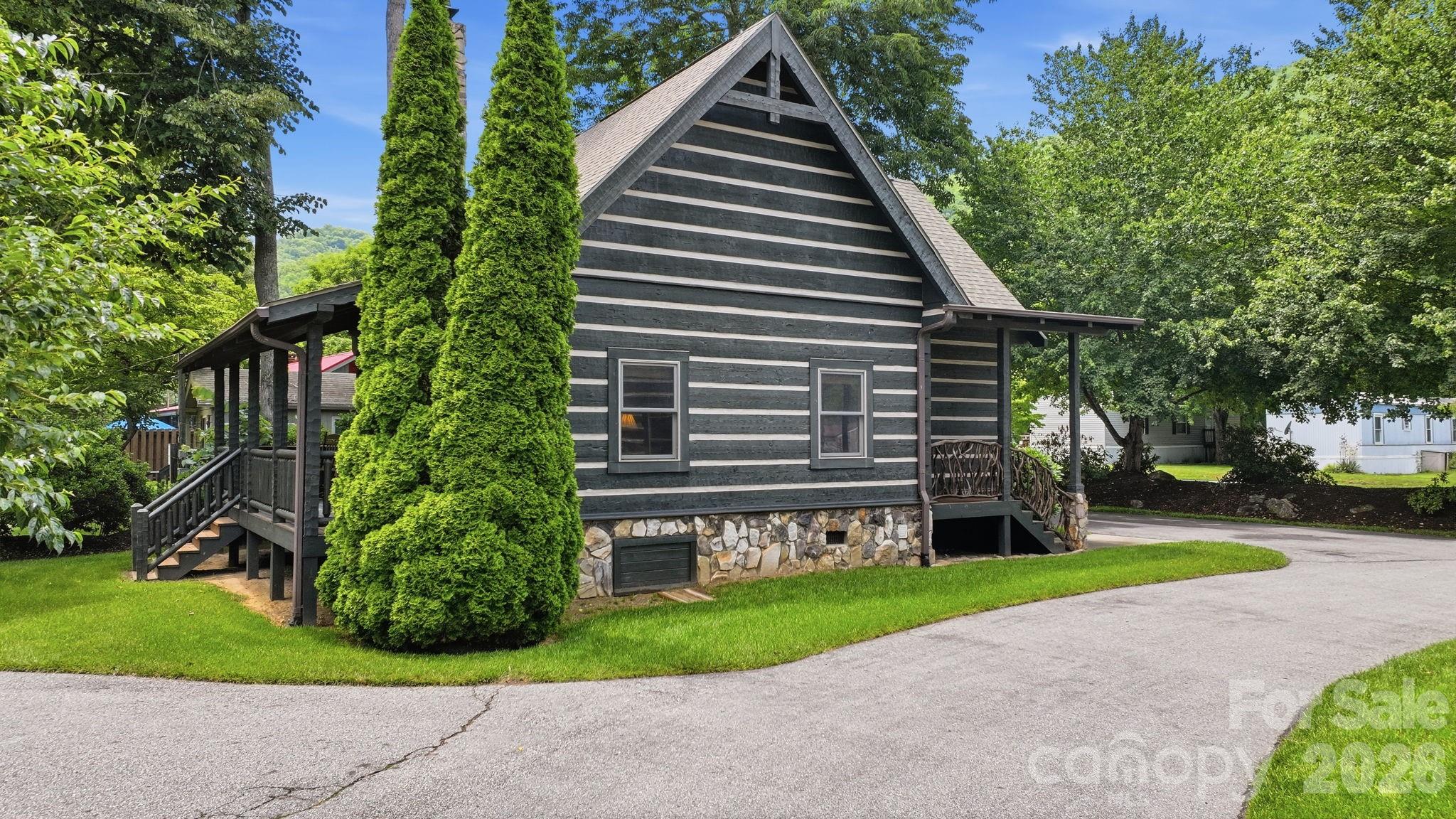 18 Rachels Circle — Maggie Valley