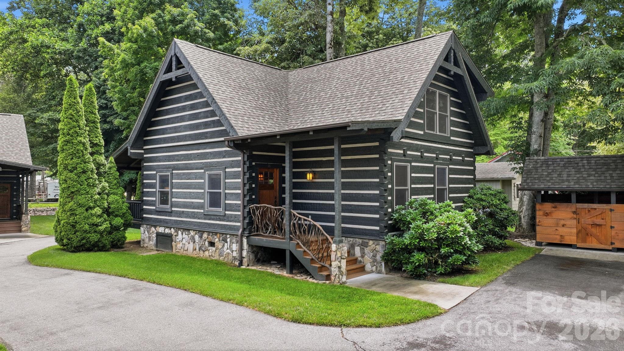 18 Rachels Circle — Maggie Valley