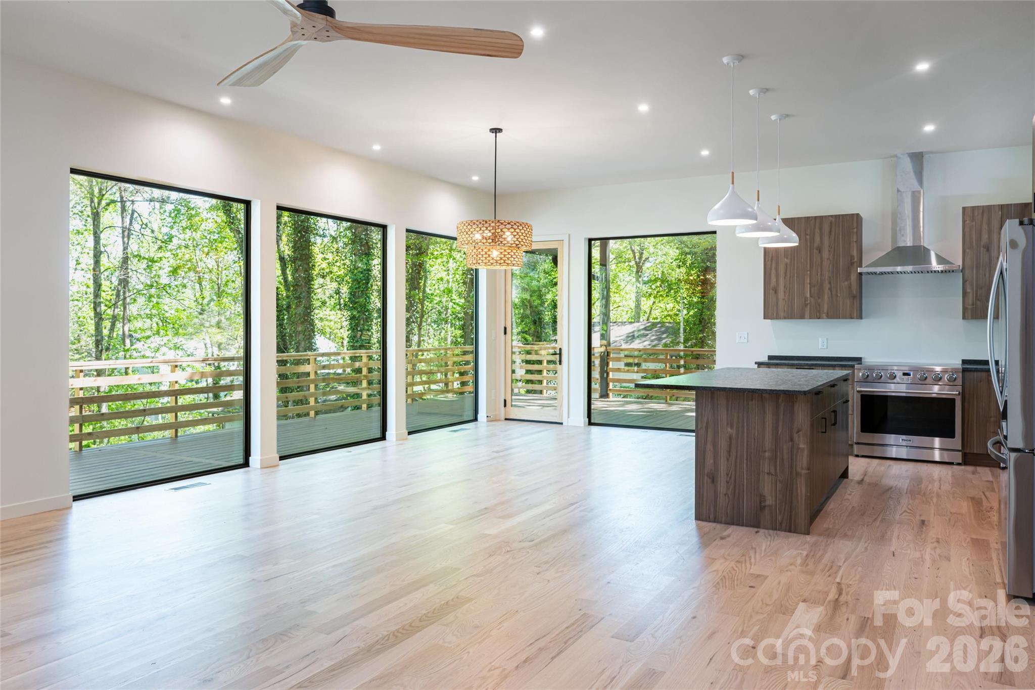 137 English Drive — Candler