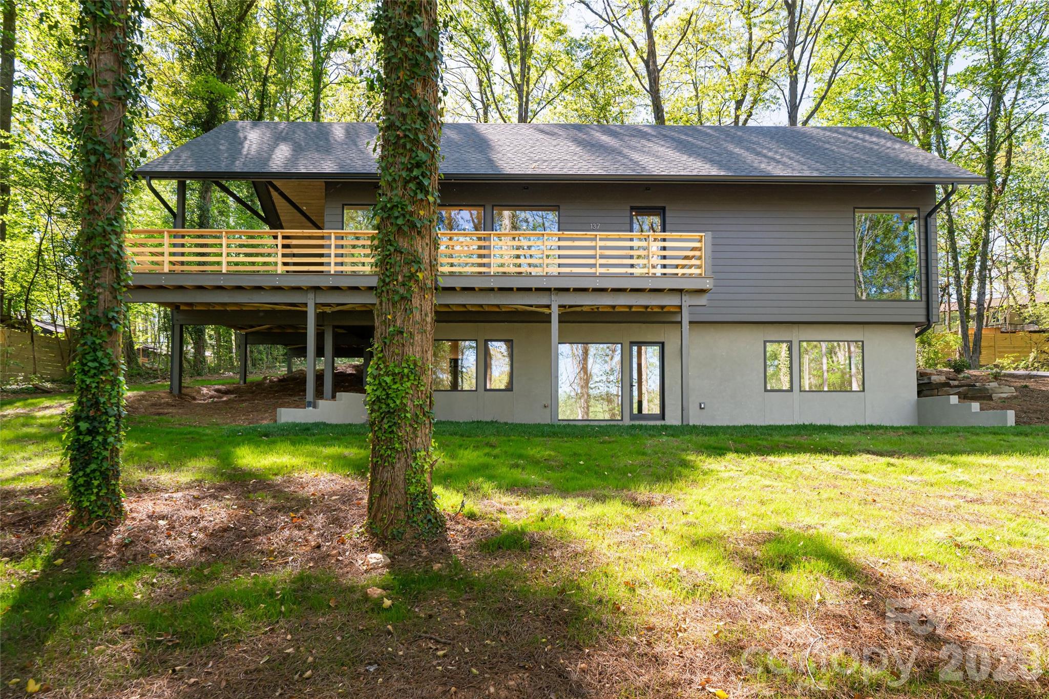137 English Drive — Candler