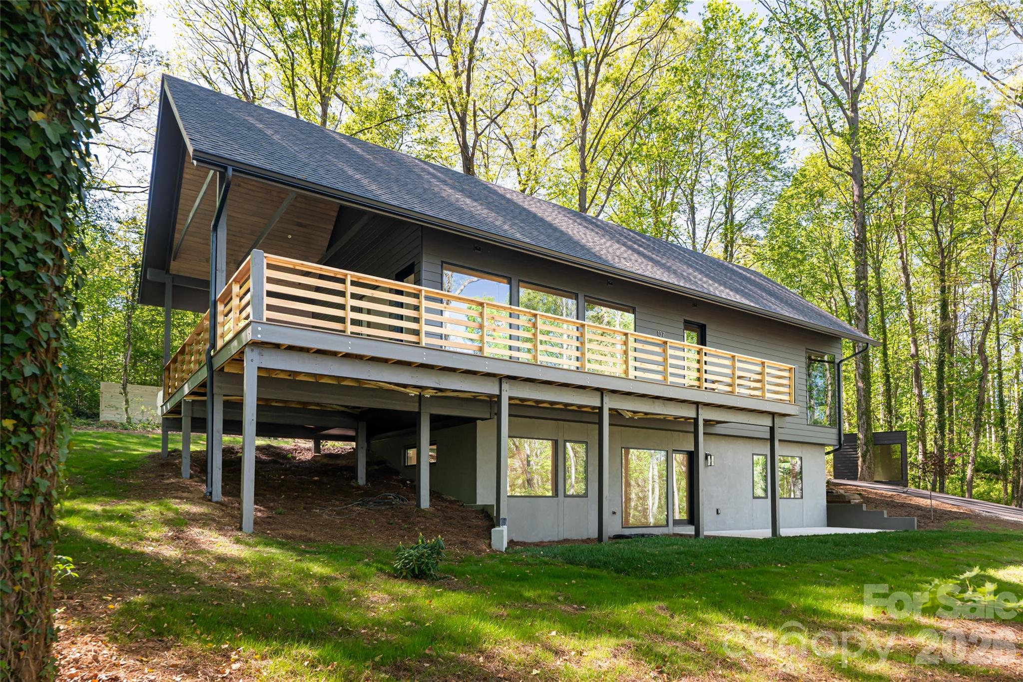 137 English Drive — Candler