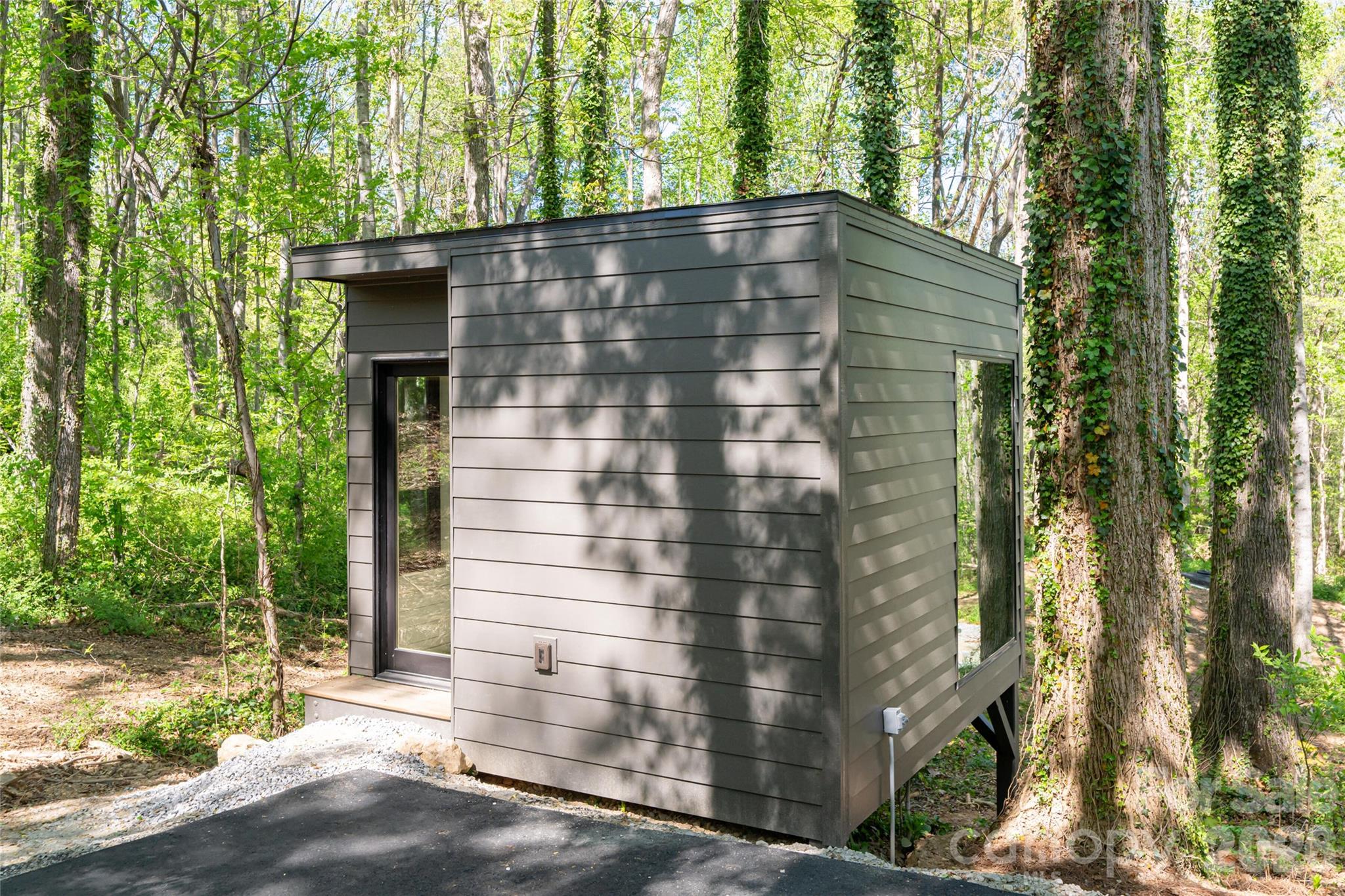 137 English Drive — Candler