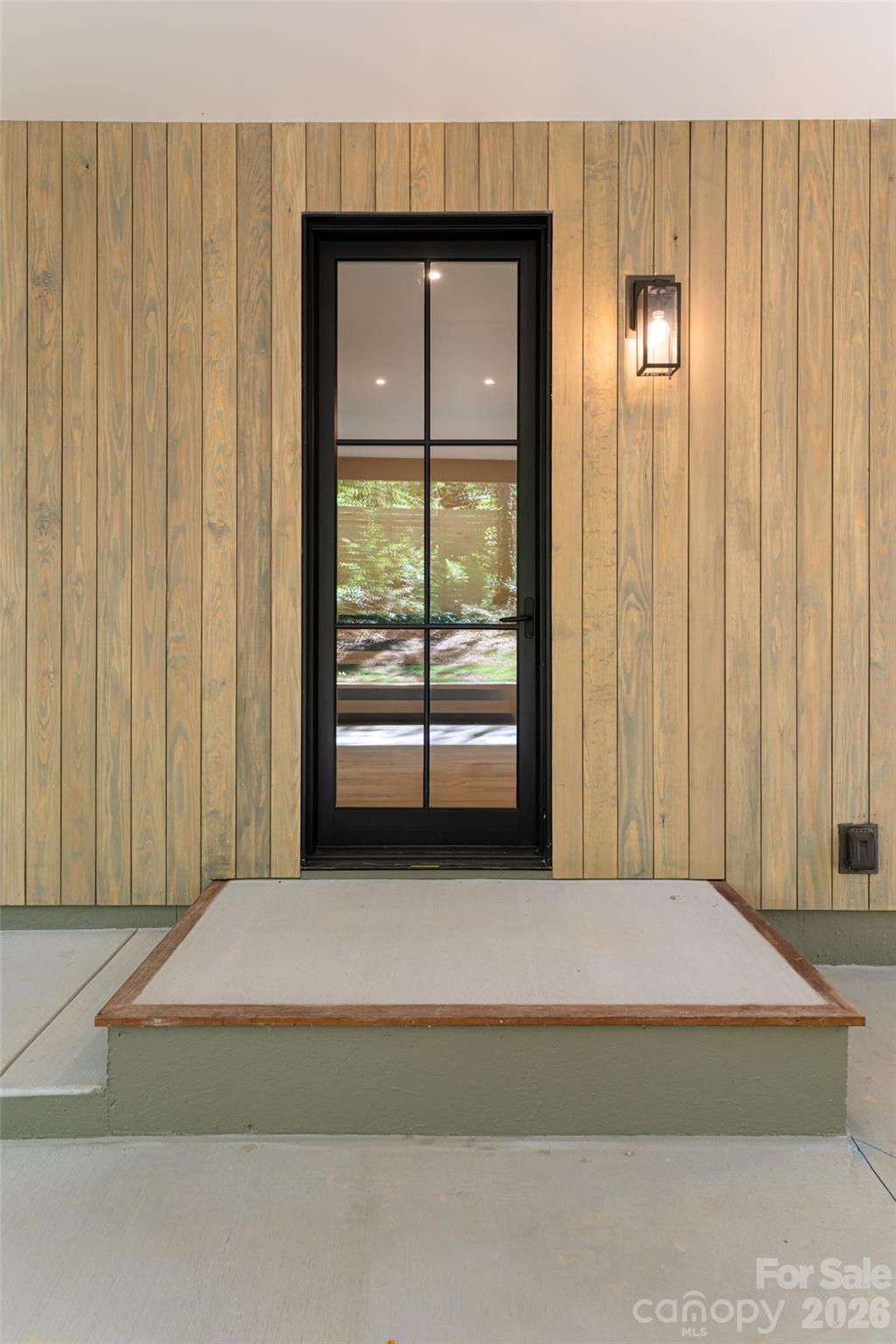 137 English Drive — Candler