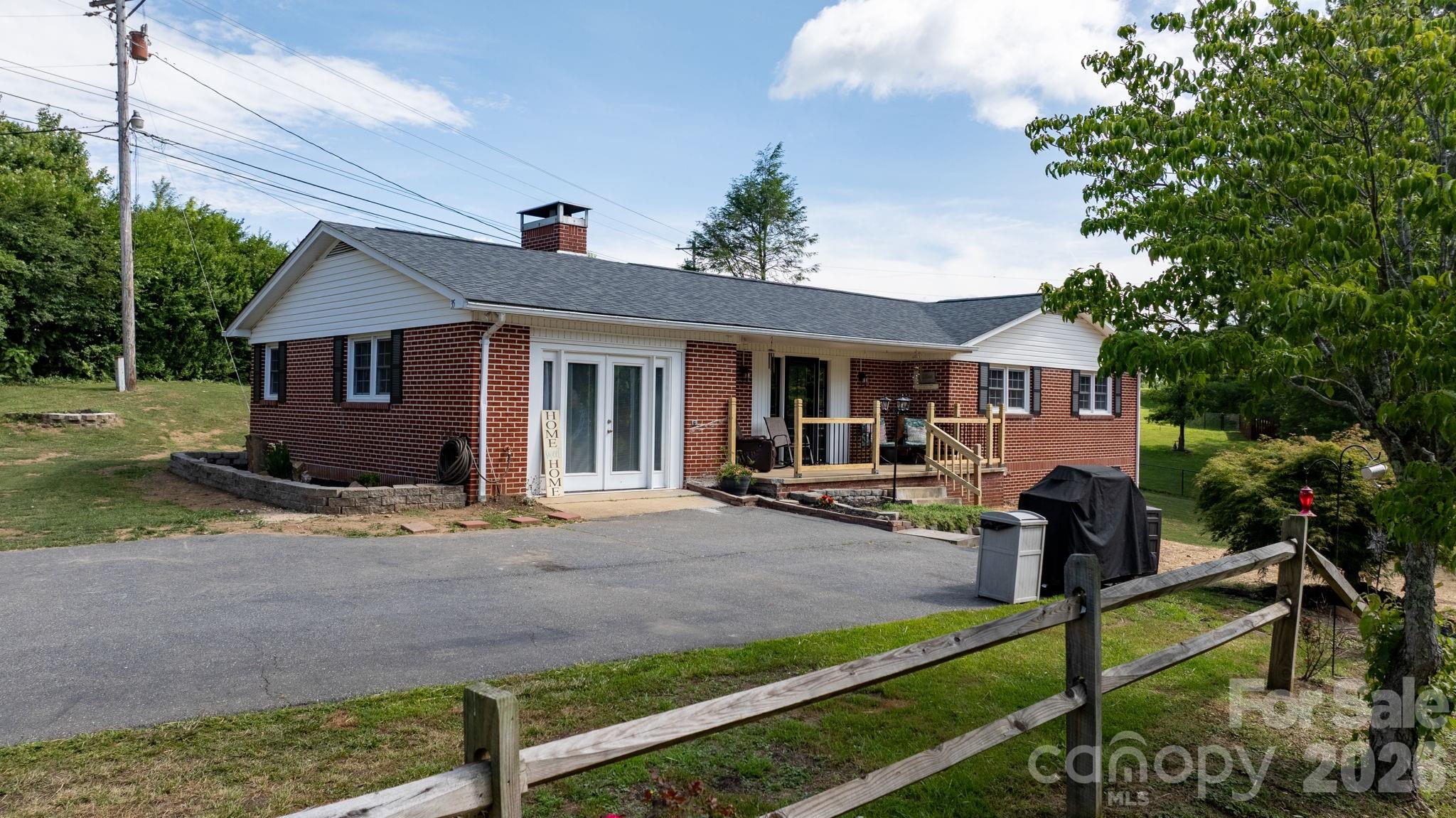 35 Glendale Drive — Spruce Pine