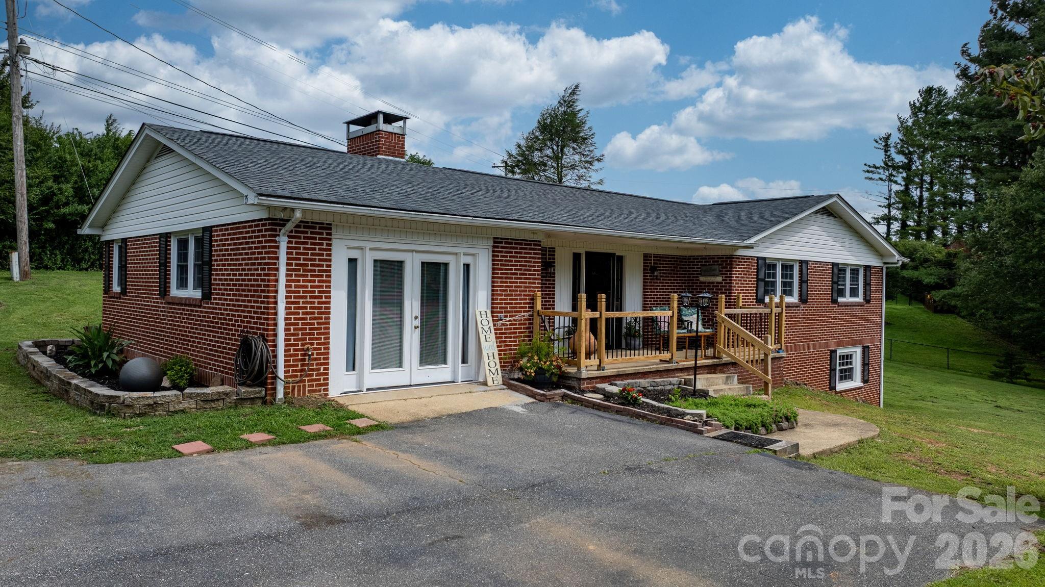 35 Glendale Drive — Spruce Pine