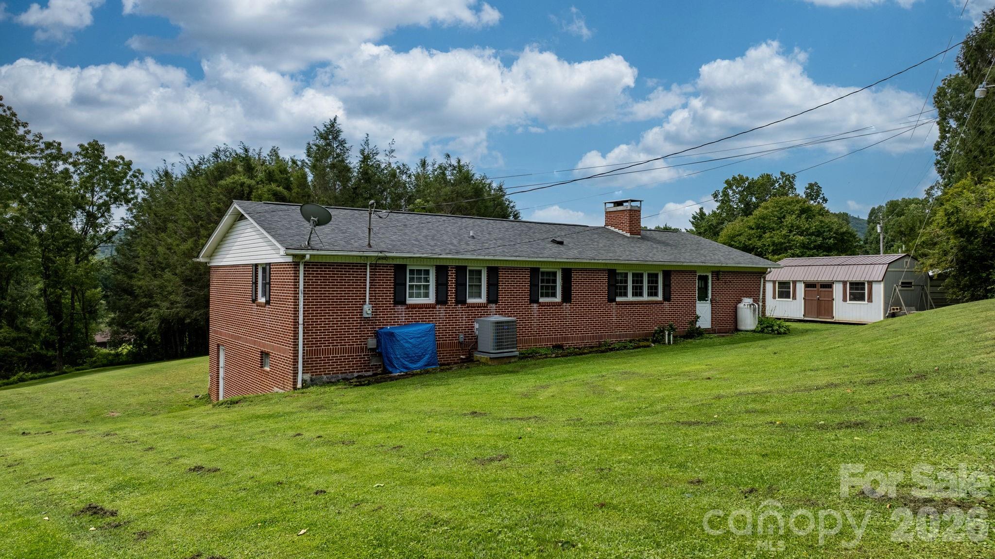 35 Glendale Drive — Spruce Pine