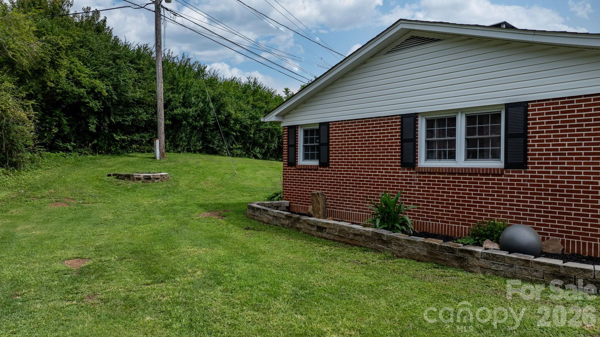 35 Glendale Drive — Spruce Pine