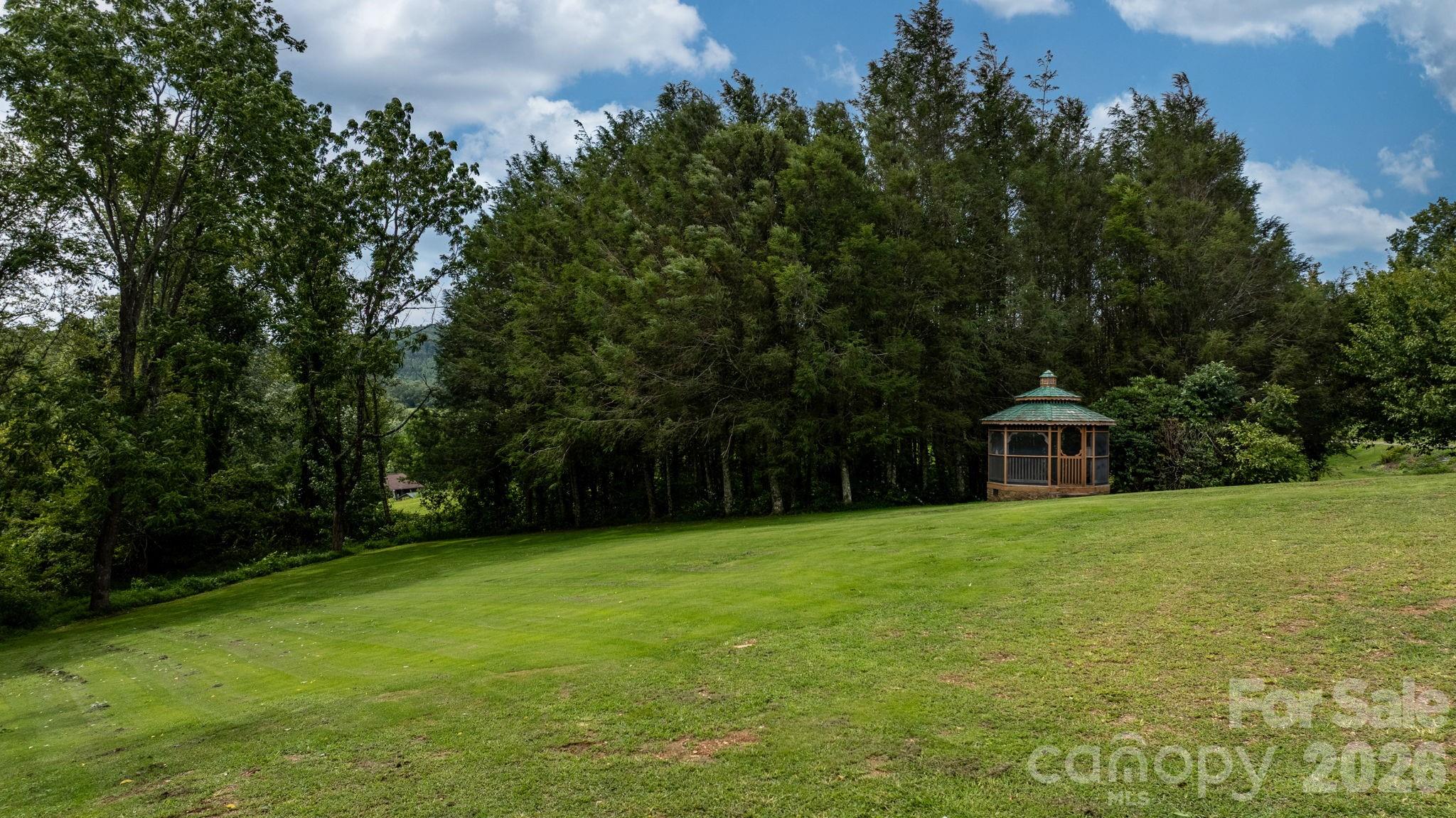 35 Glendale Drive — Spruce Pine