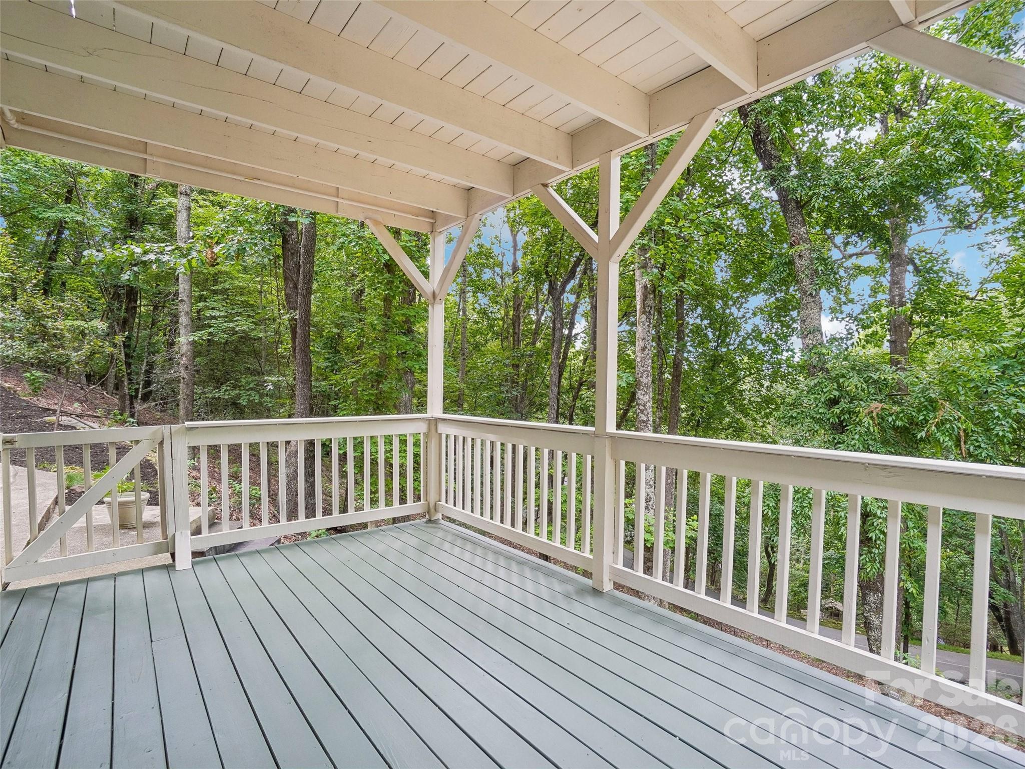 10 Chestnut Top Circle — Mills River
