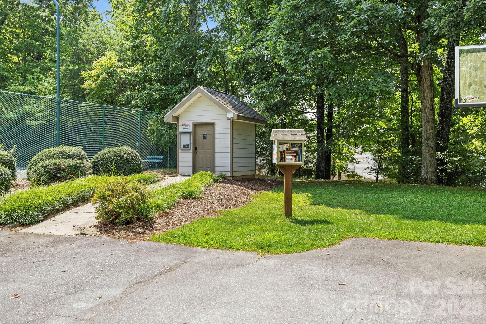 10 Chestnut Top Circle — Mills River