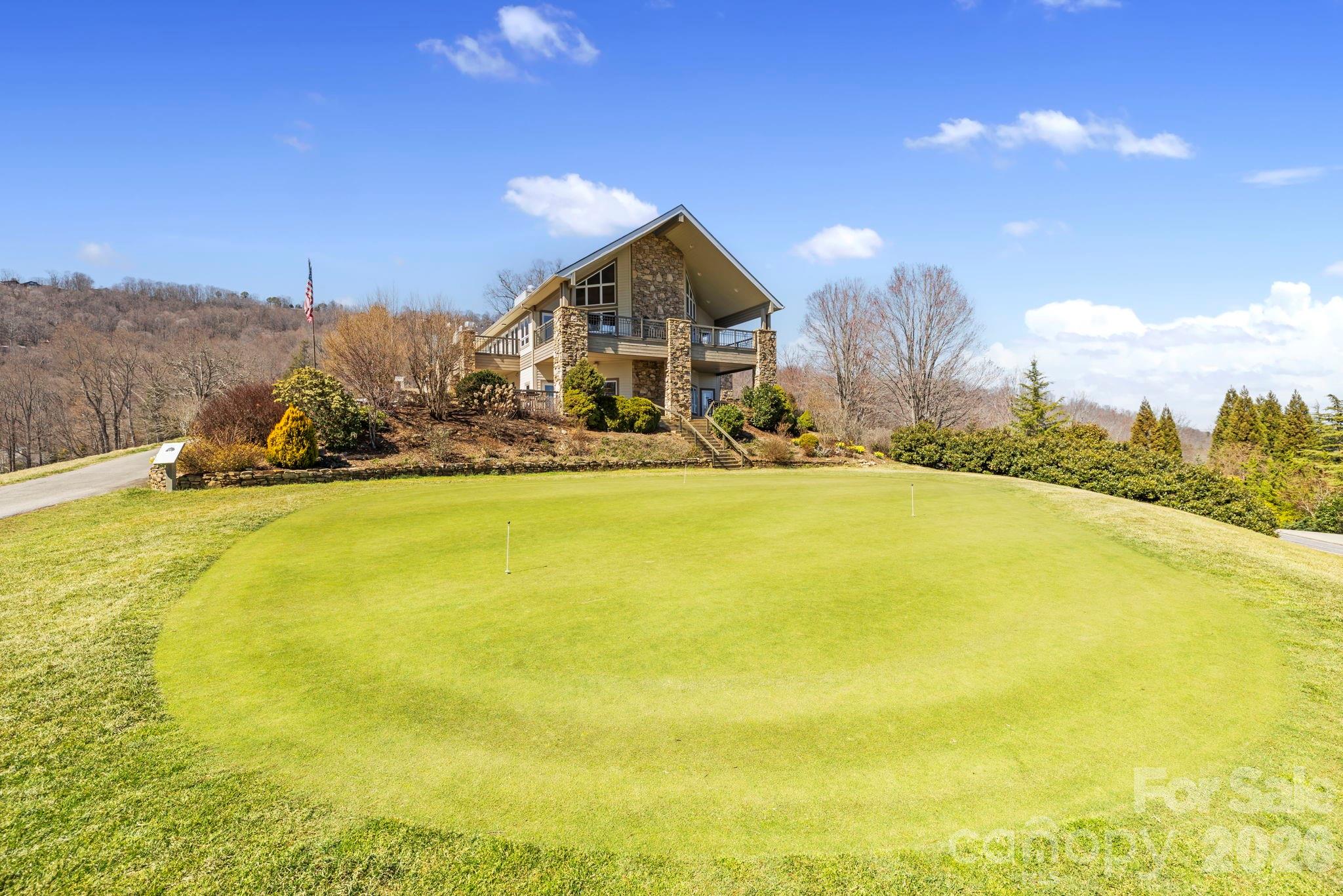 10 Chestnut Top Circle — Mills River