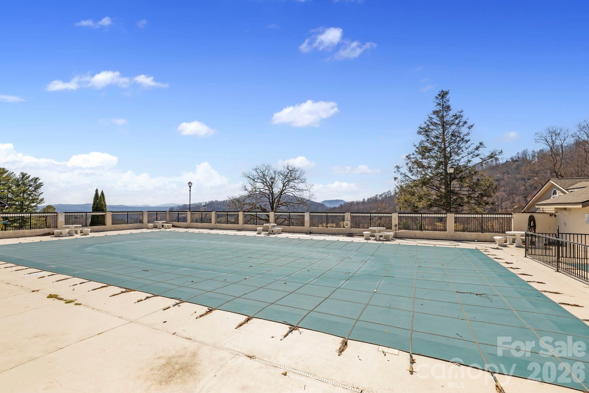 10 Chestnut Top Circle — Mills River