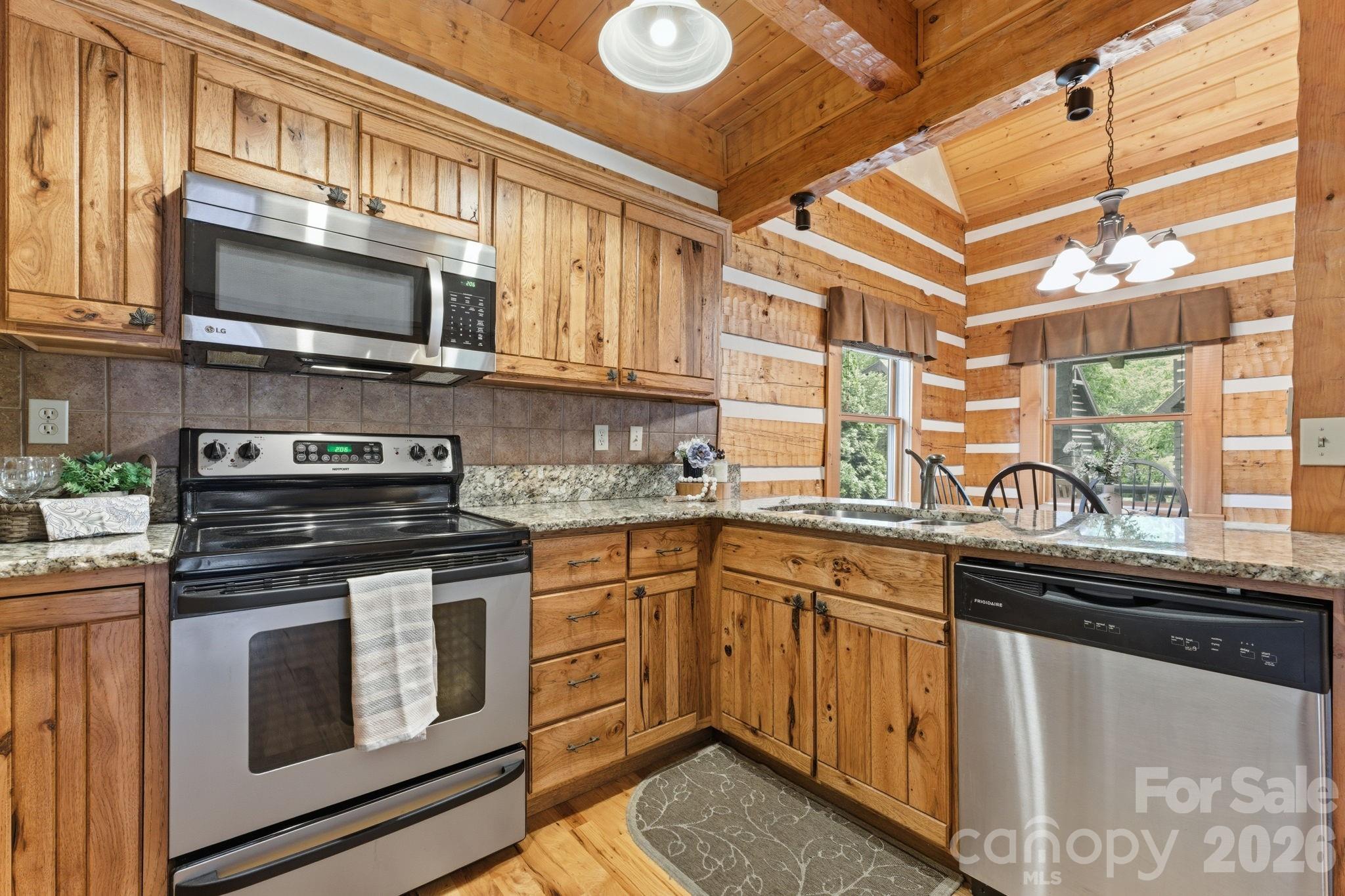 17 Rachels Circle — Maggie Valley