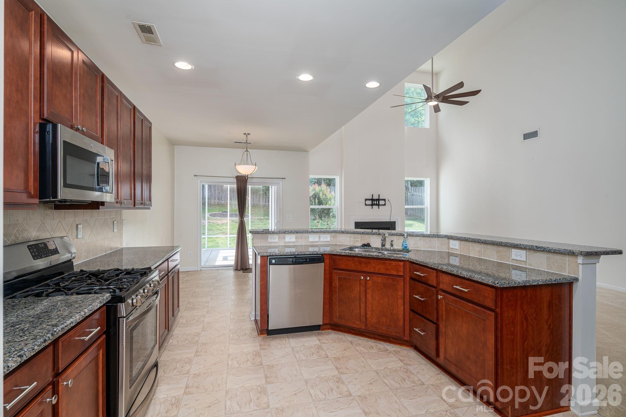 612 Augustus Lane — Mount Holly