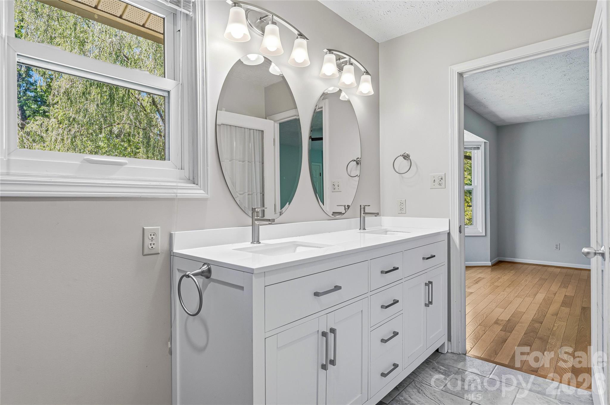 279 Woody Lane — Asheville