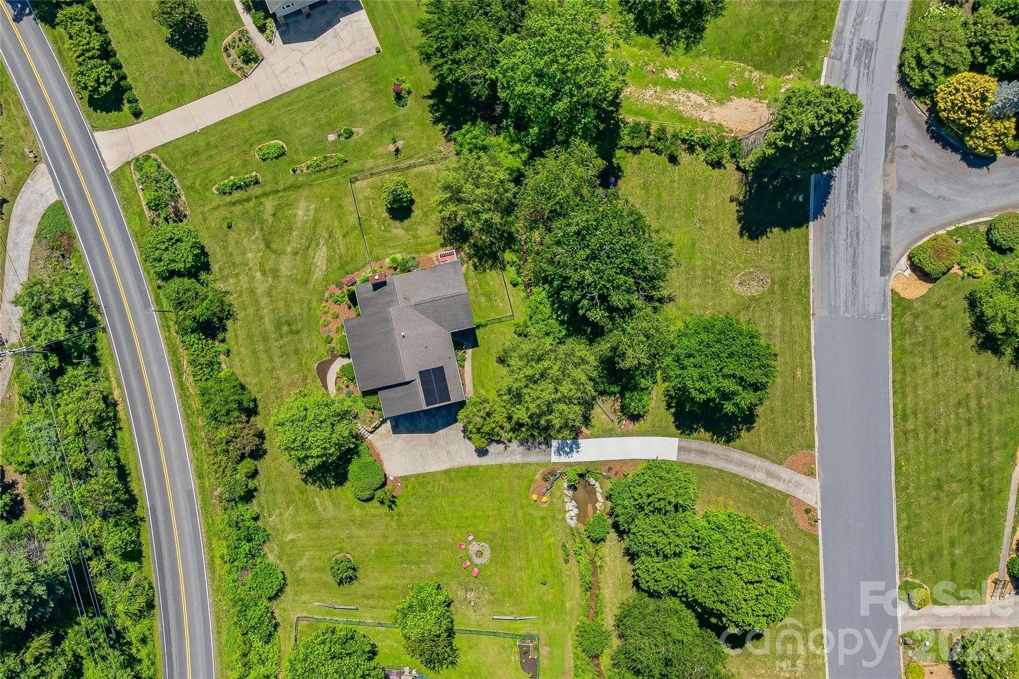 279 Woody Lane — Asheville