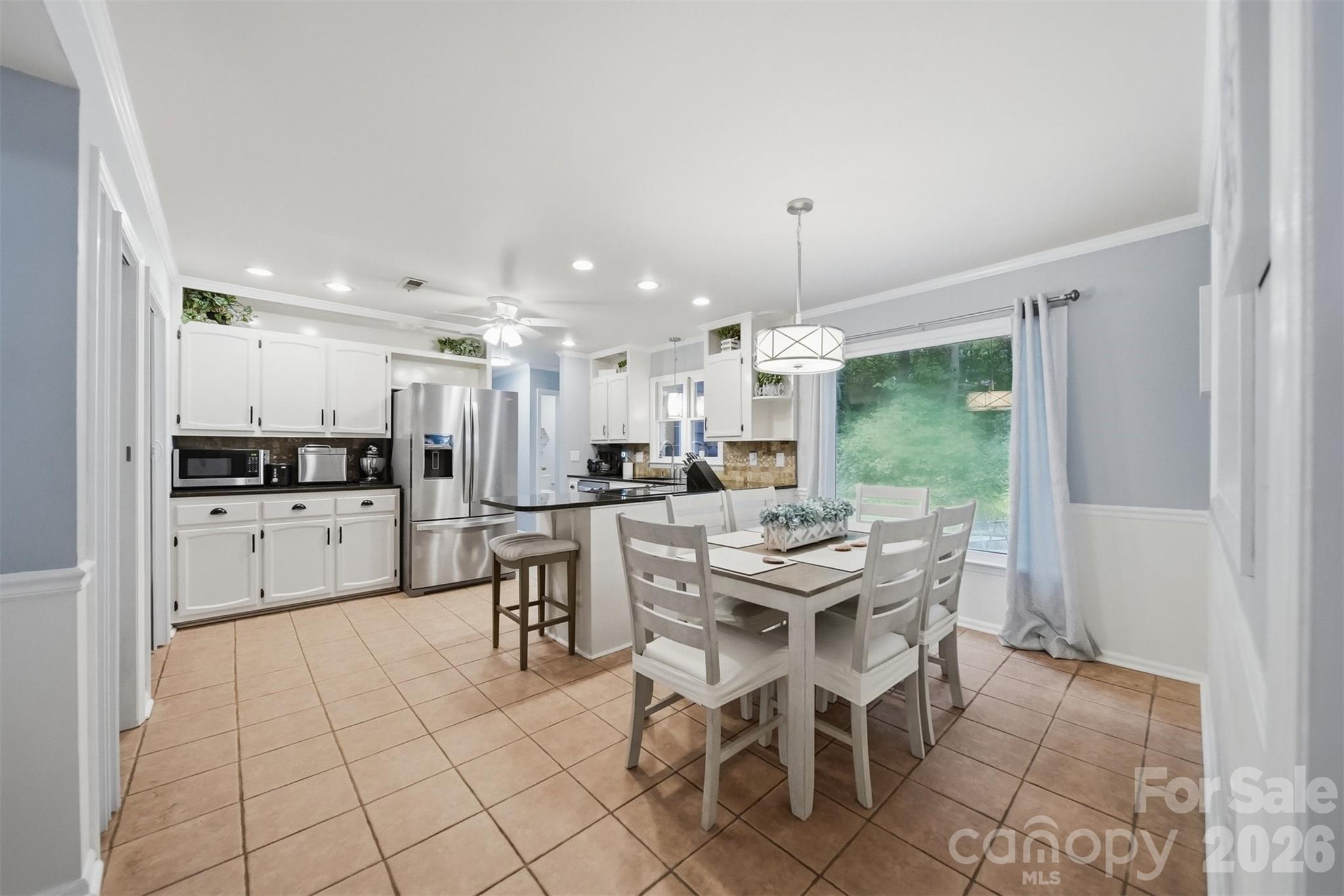 6089 Northlake Drive — Hickory