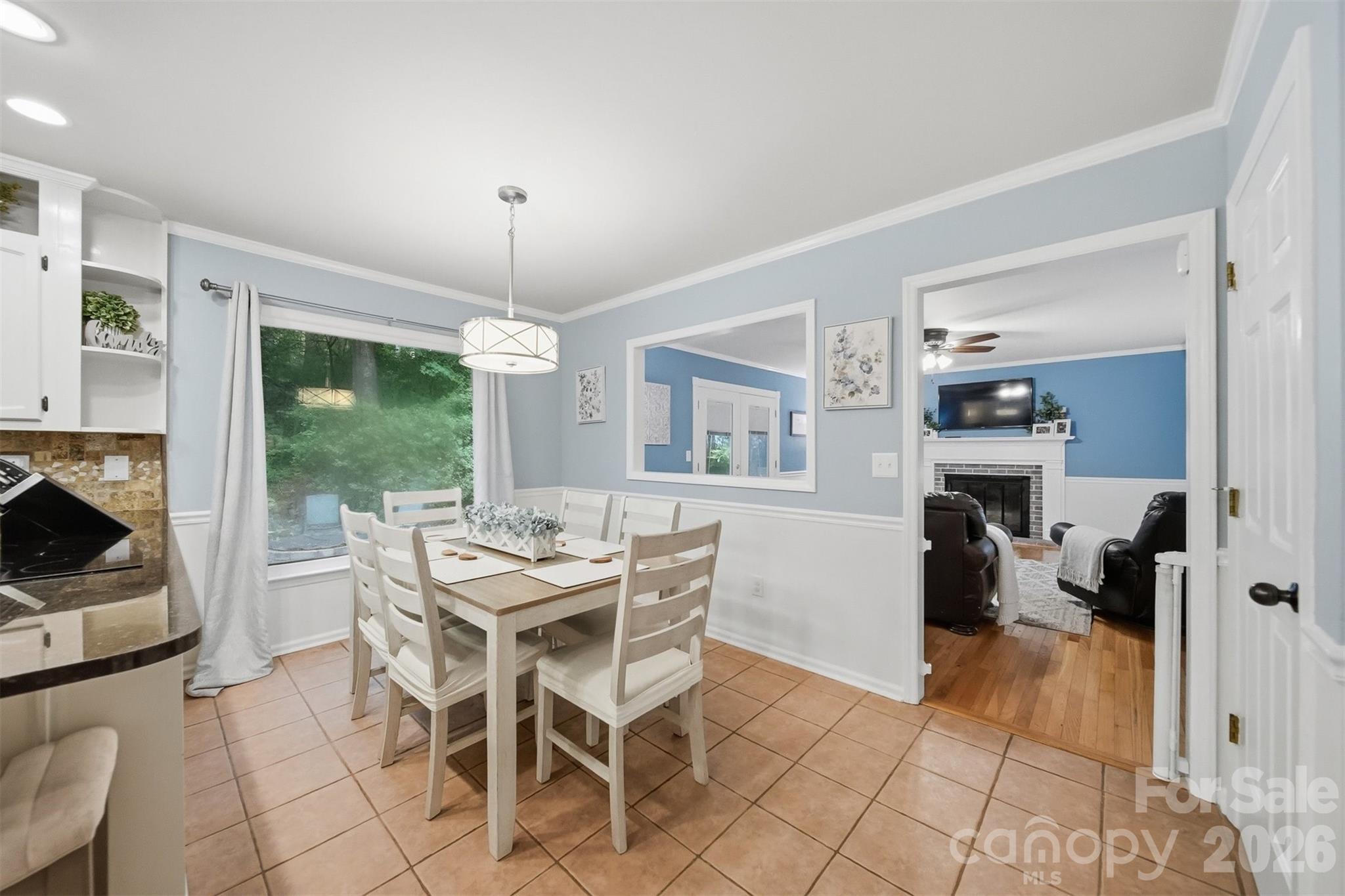 6089 Northlake Drive — Hickory