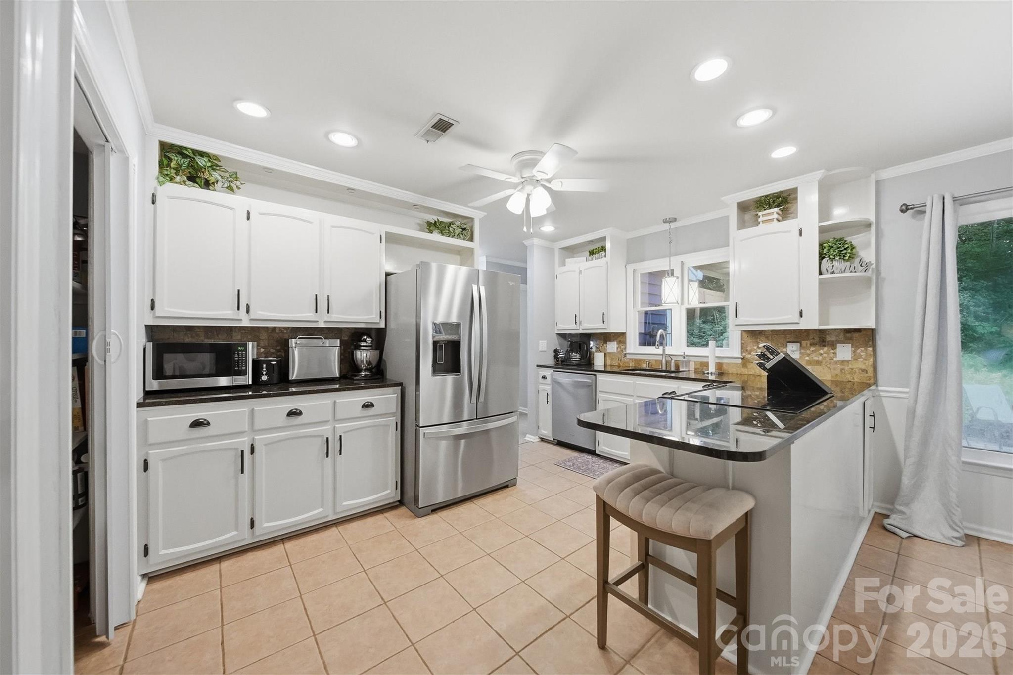 6089 Northlake Drive — Hickory
