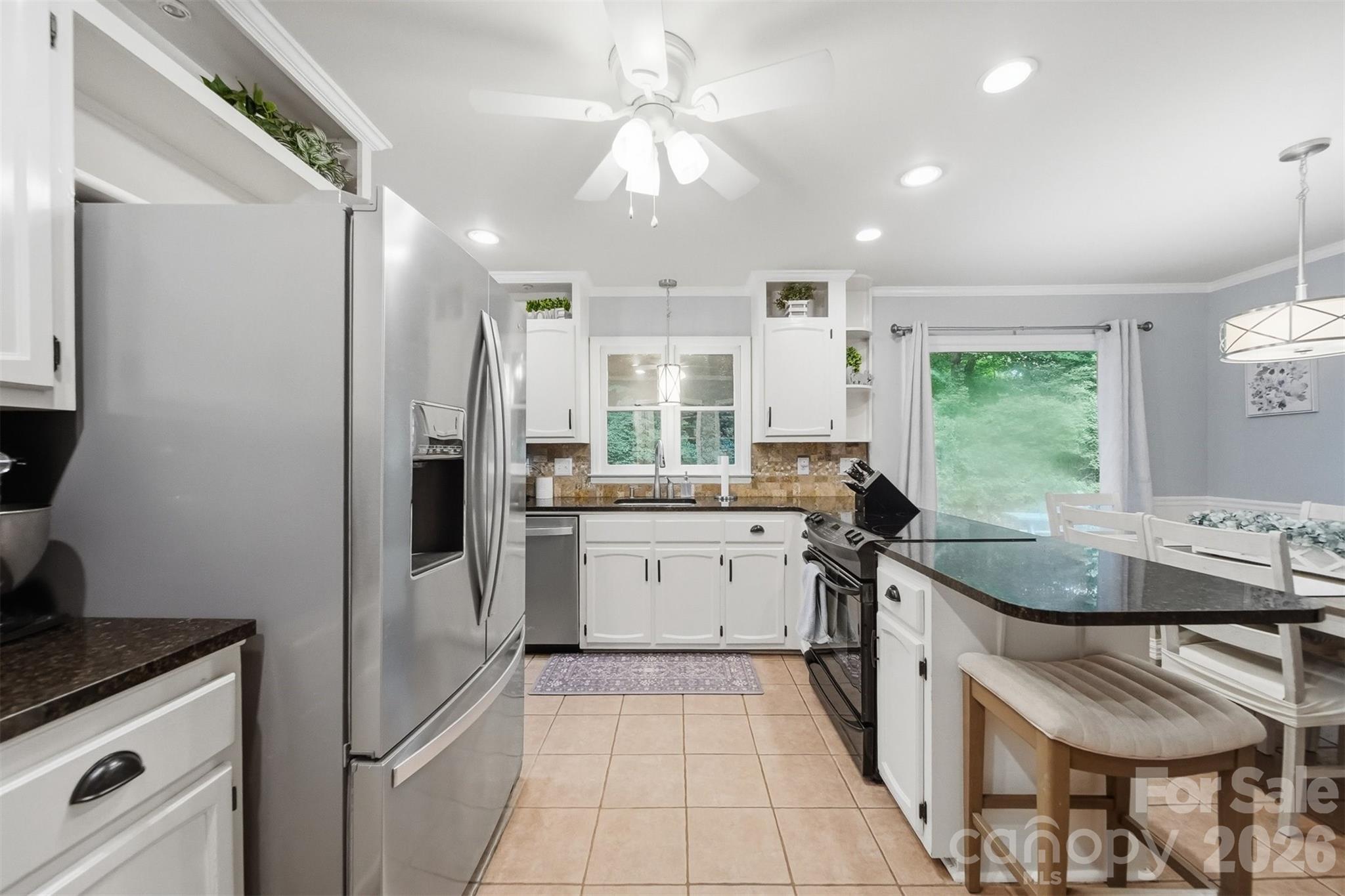 6089 Northlake Drive — Hickory