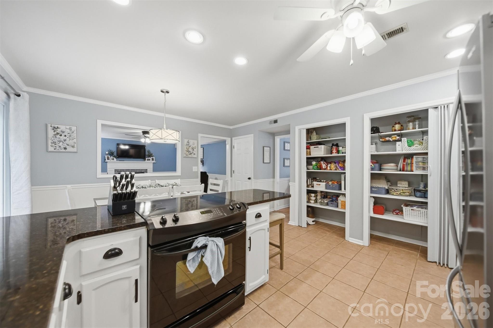 6089 Northlake Drive — Hickory