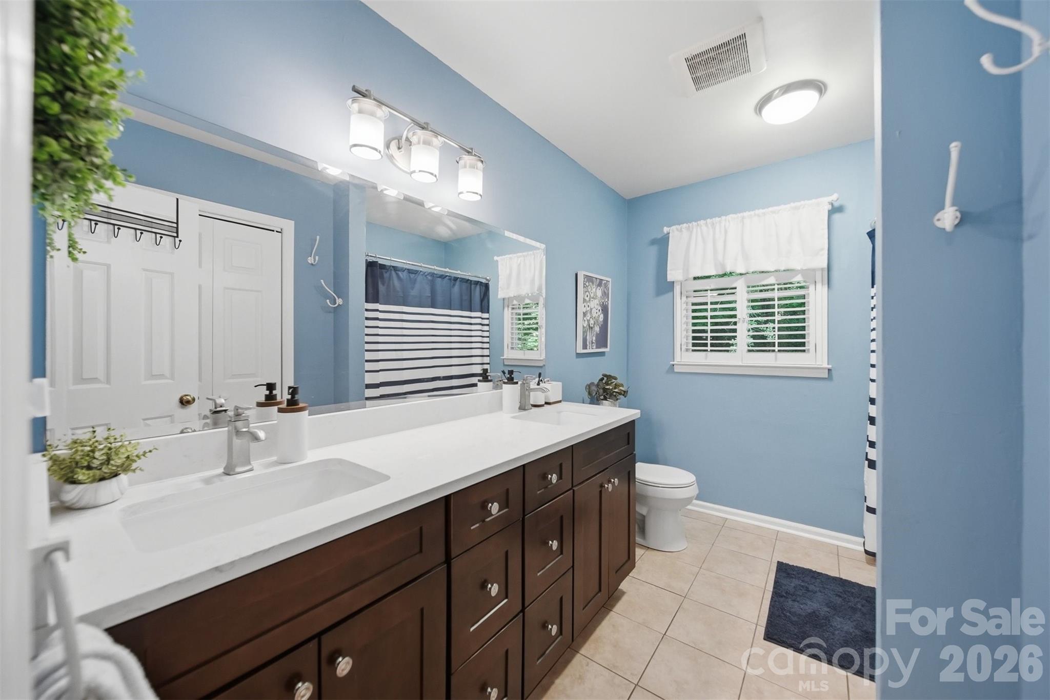6089 Northlake Drive — Hickory