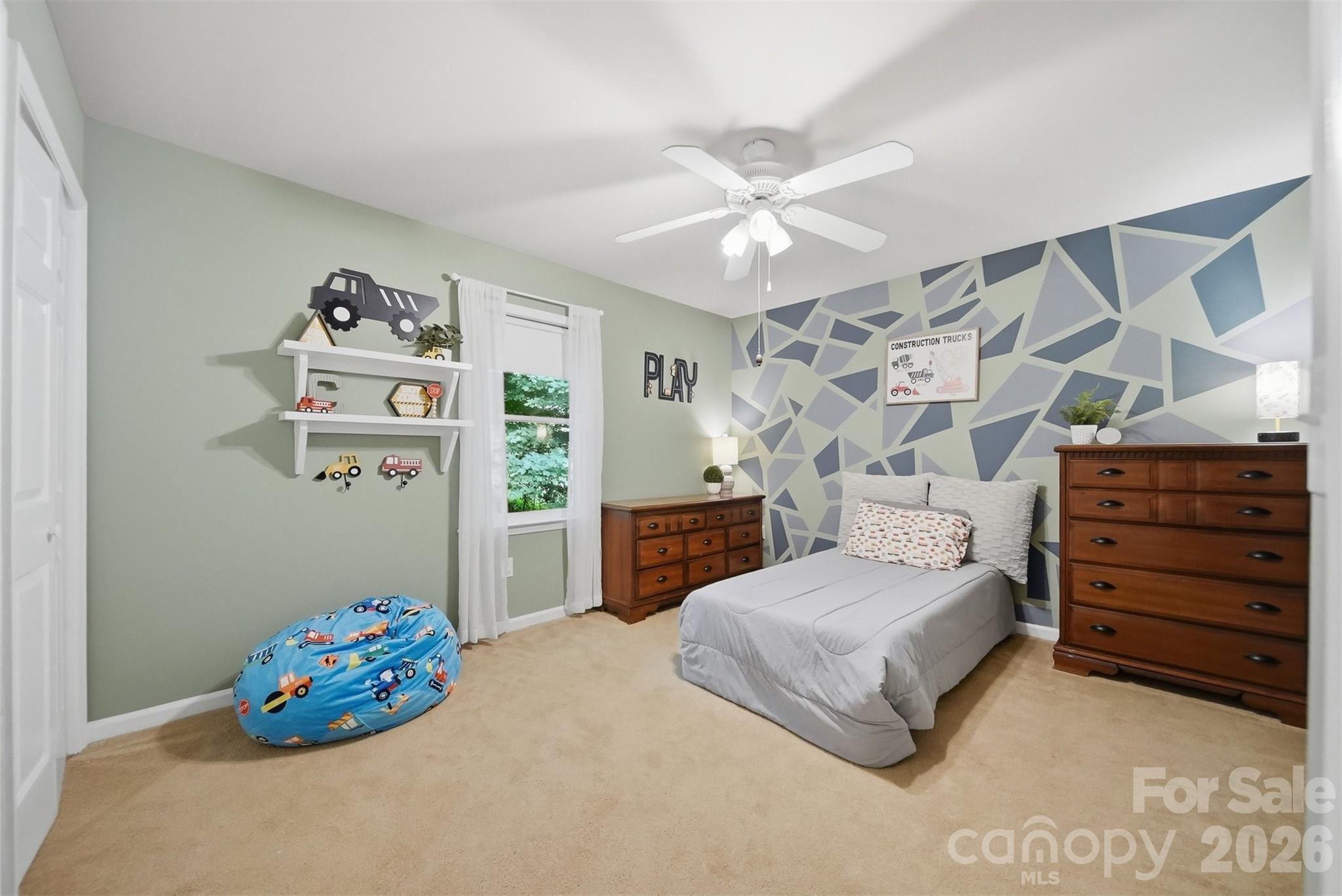6089 Northlake Drive — Hickory