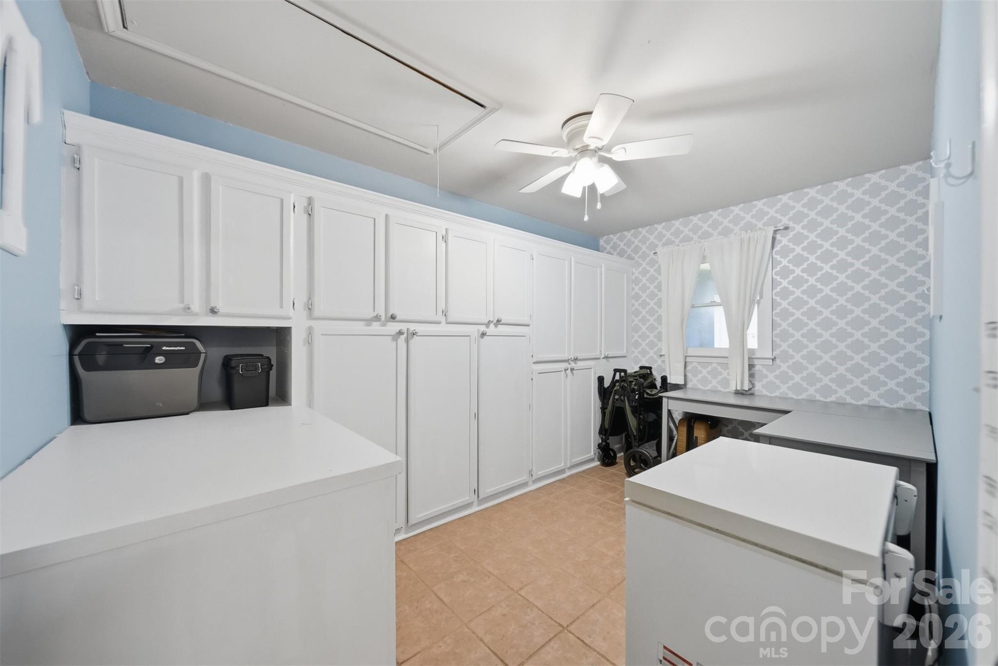 6089 Northlake Drive — Hickory