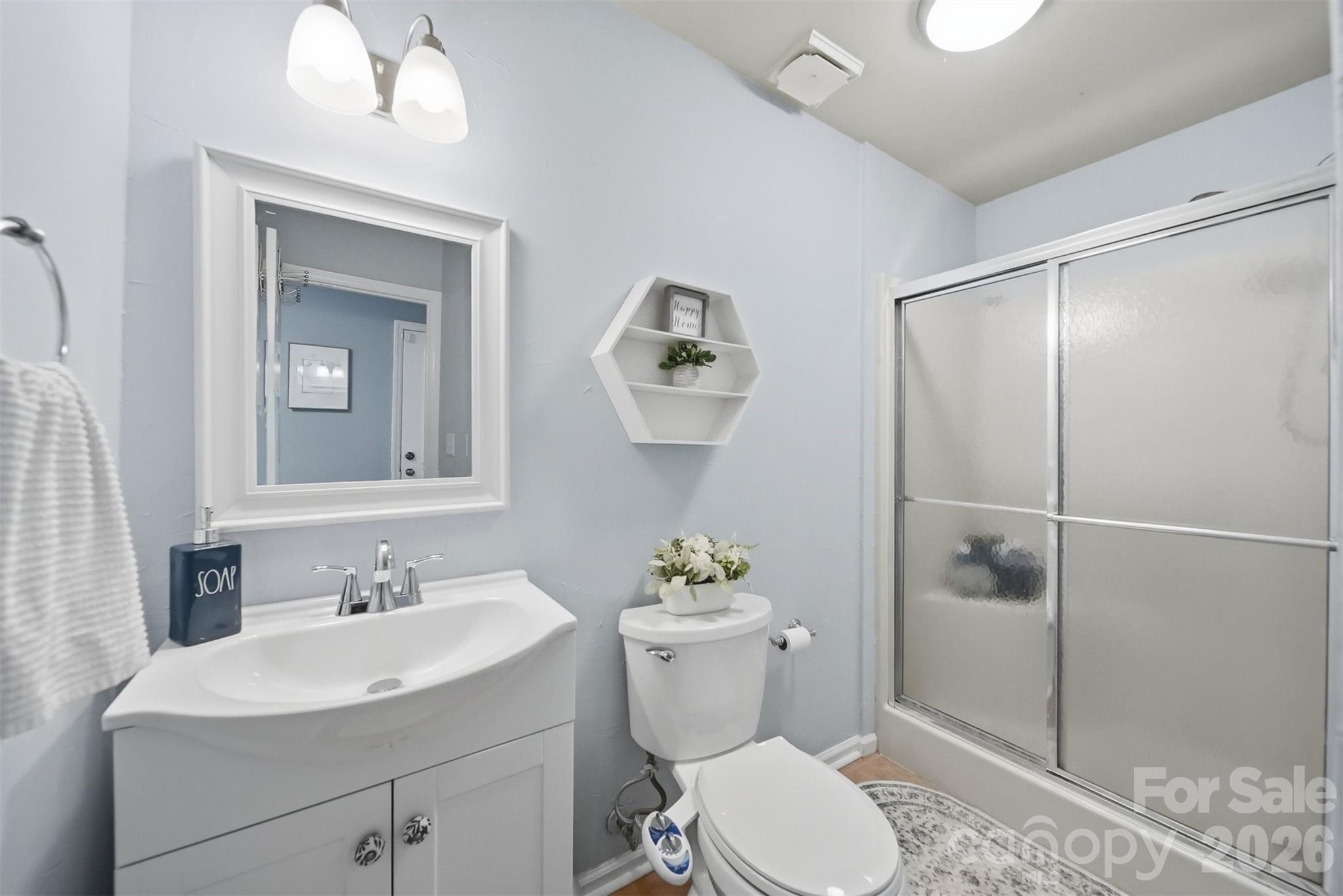 6089 Northlake Drive — Hickory