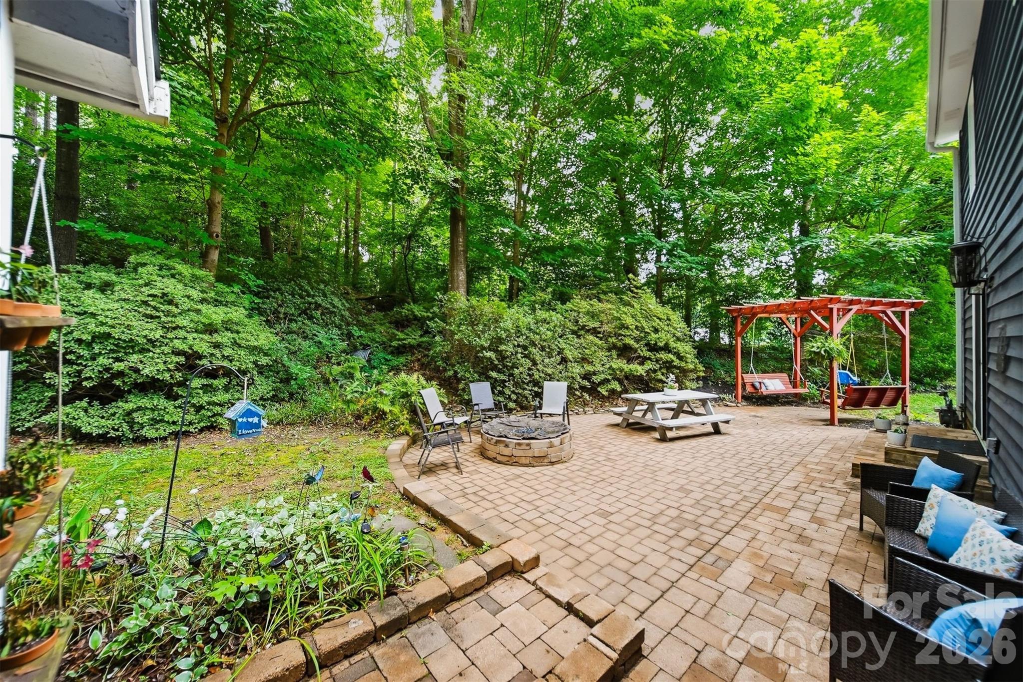 6089 Northlake Drive — Hickory
