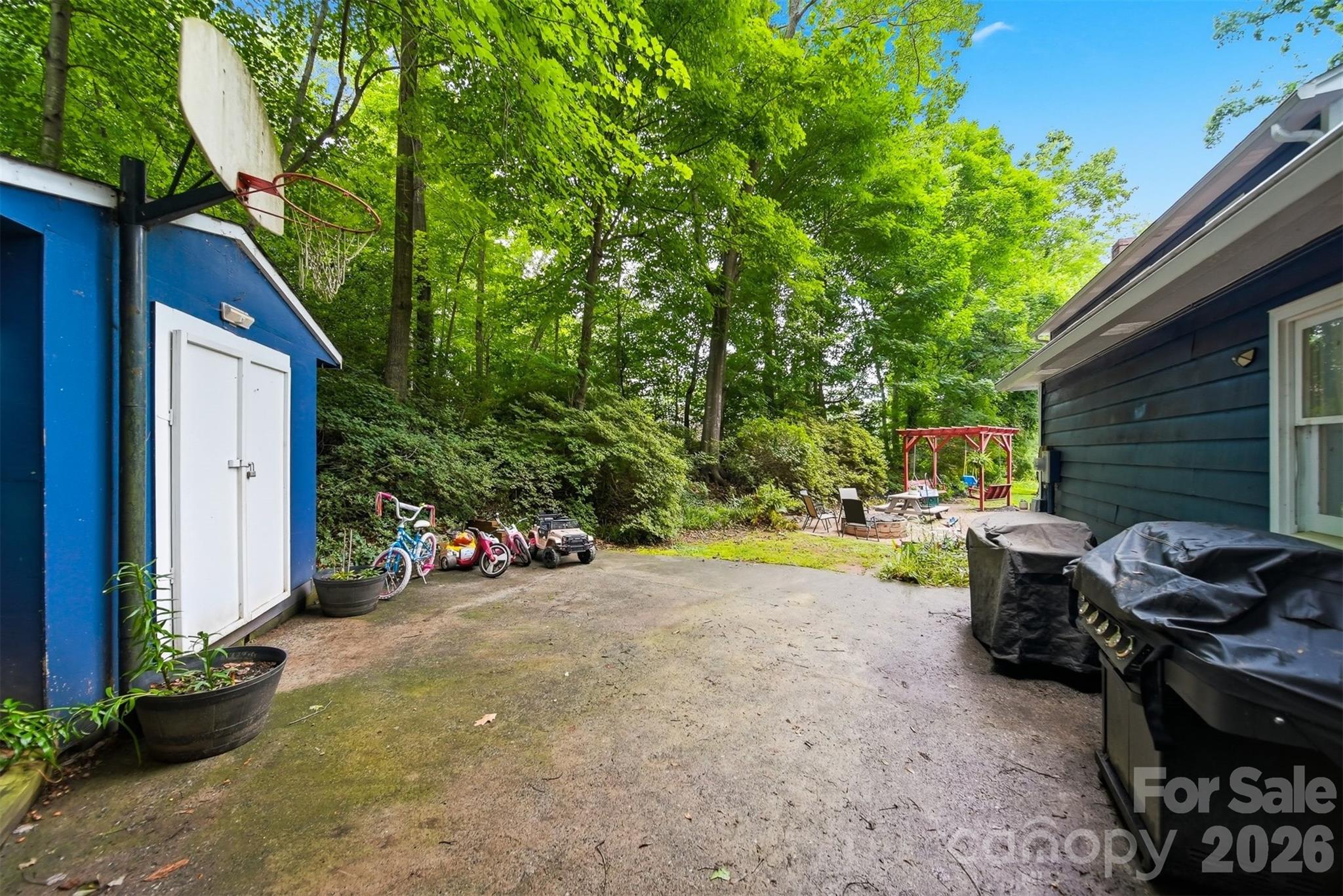 6089 Northlake Drive — Hickory