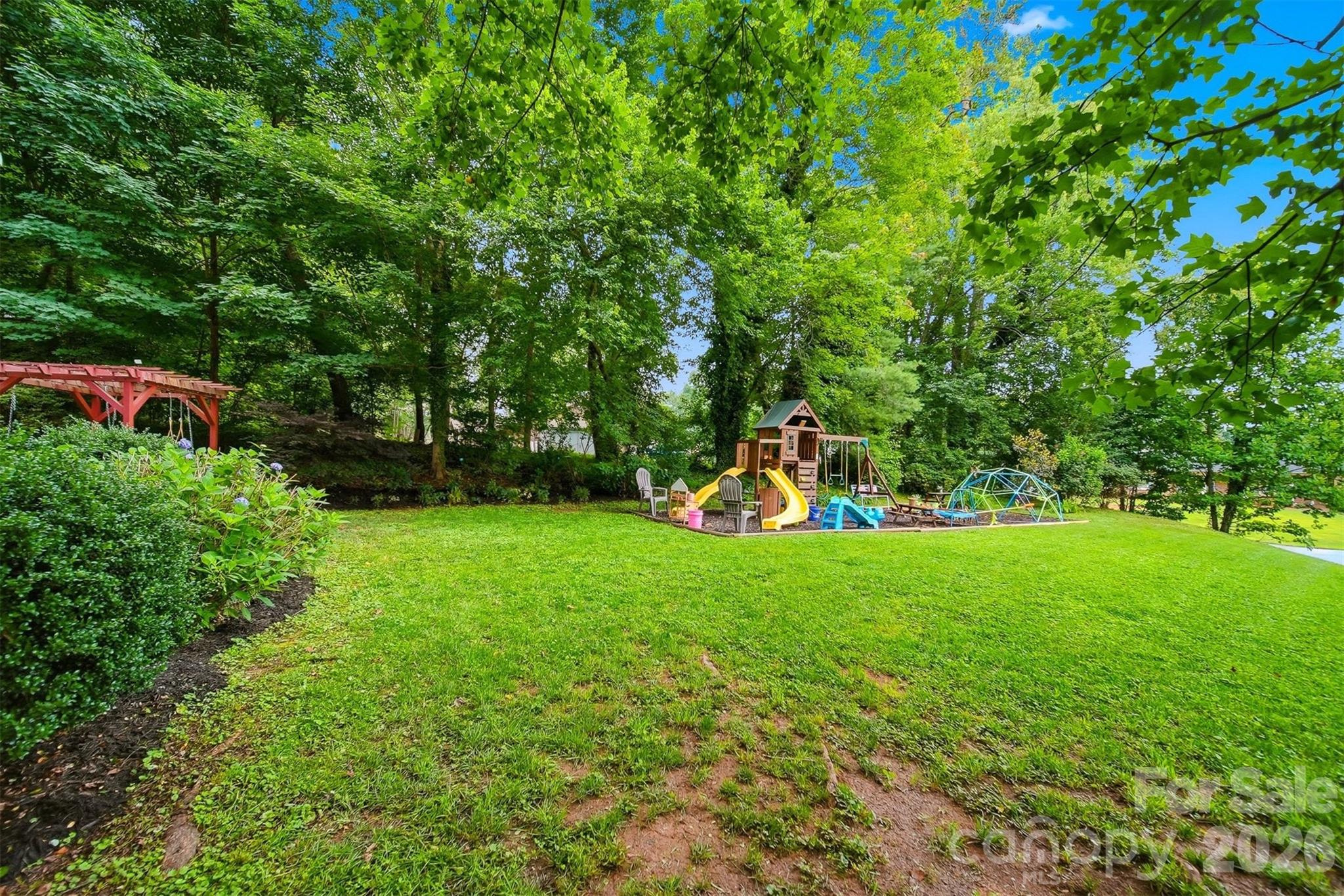 6089 Northlake Drive — Hickory