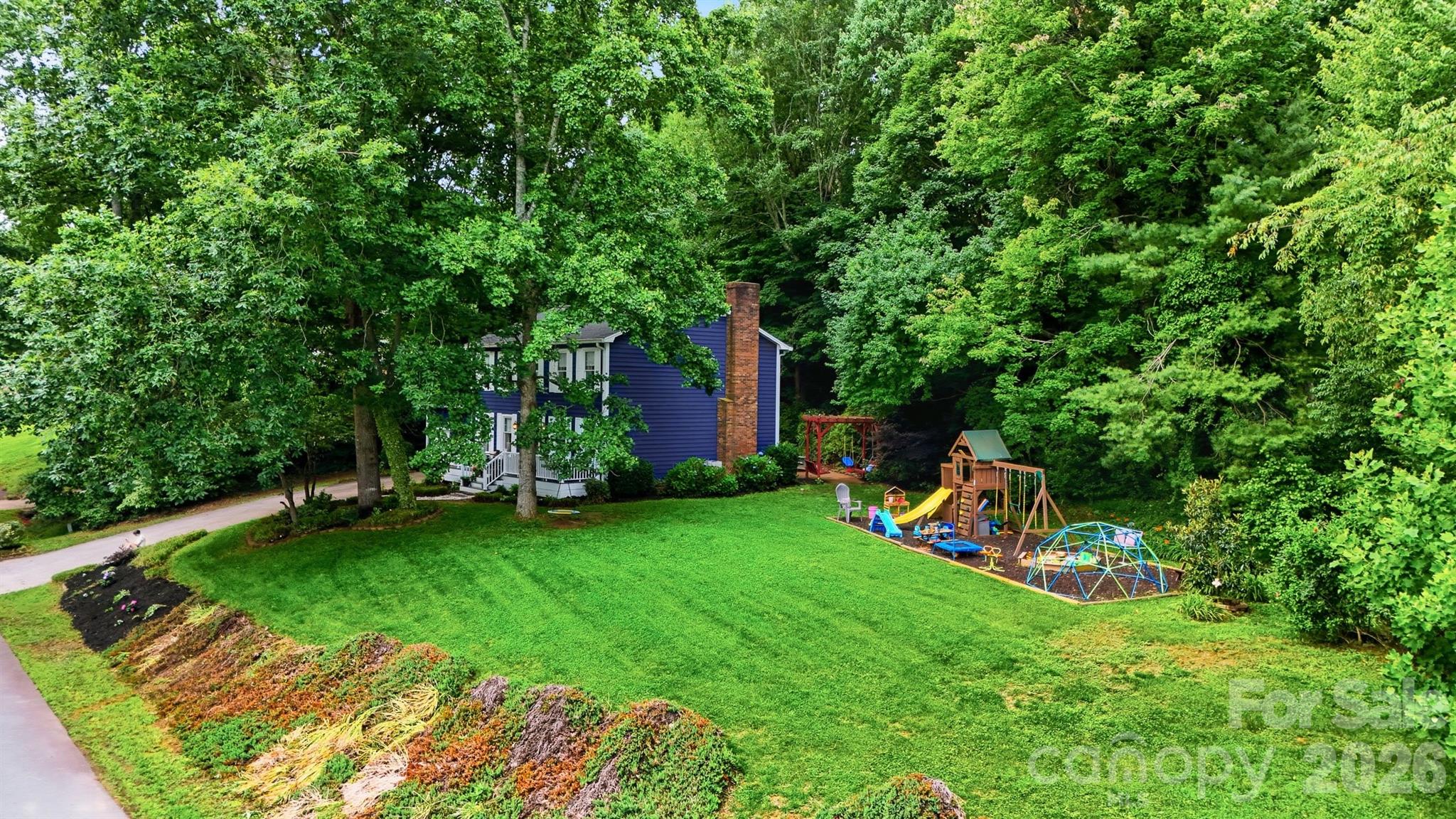 6089 Northlake Drive — Hickory